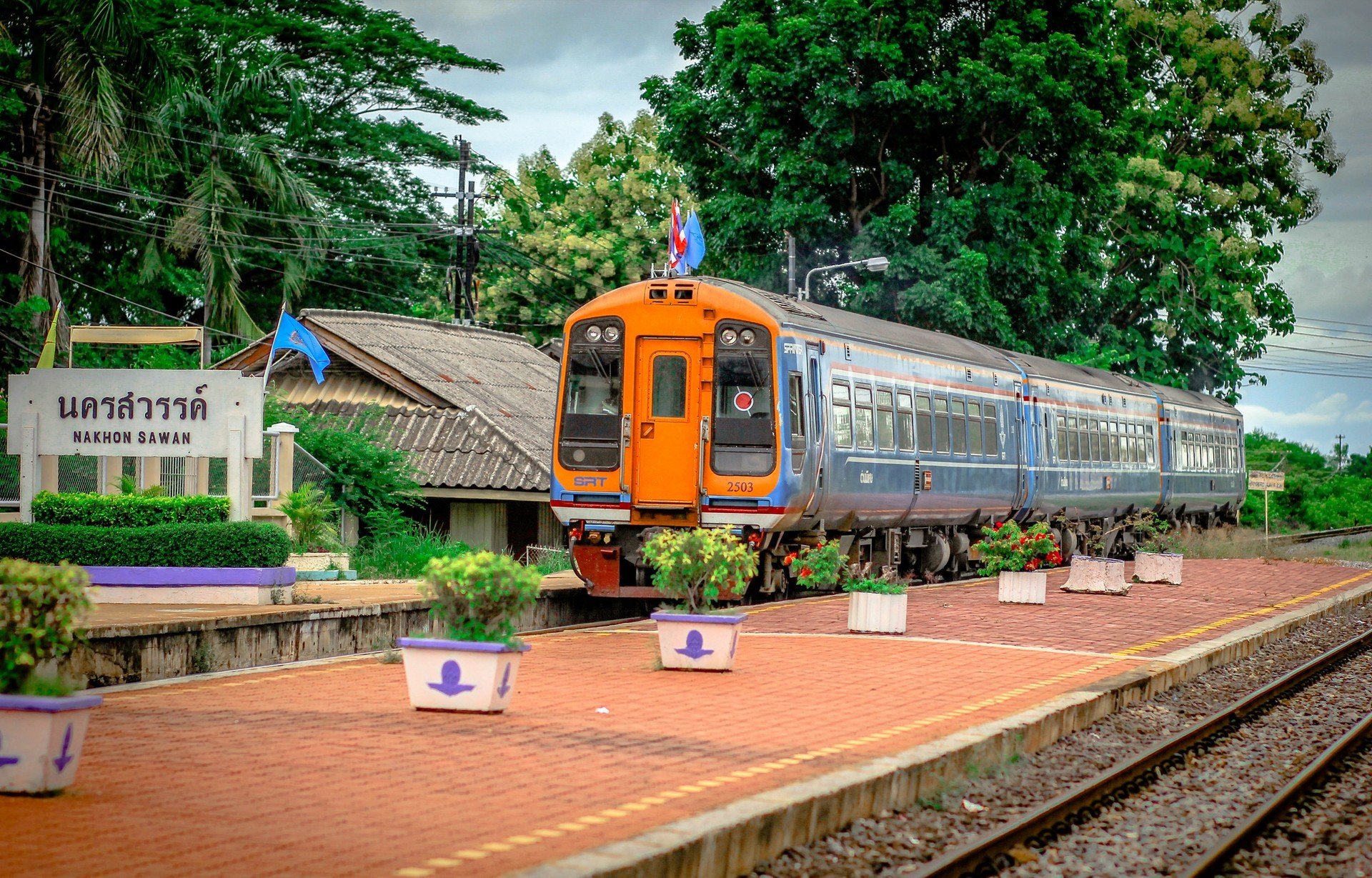นั่งรถไฟไปเที่ยวสถานีรถไฟนครสวรรค์
