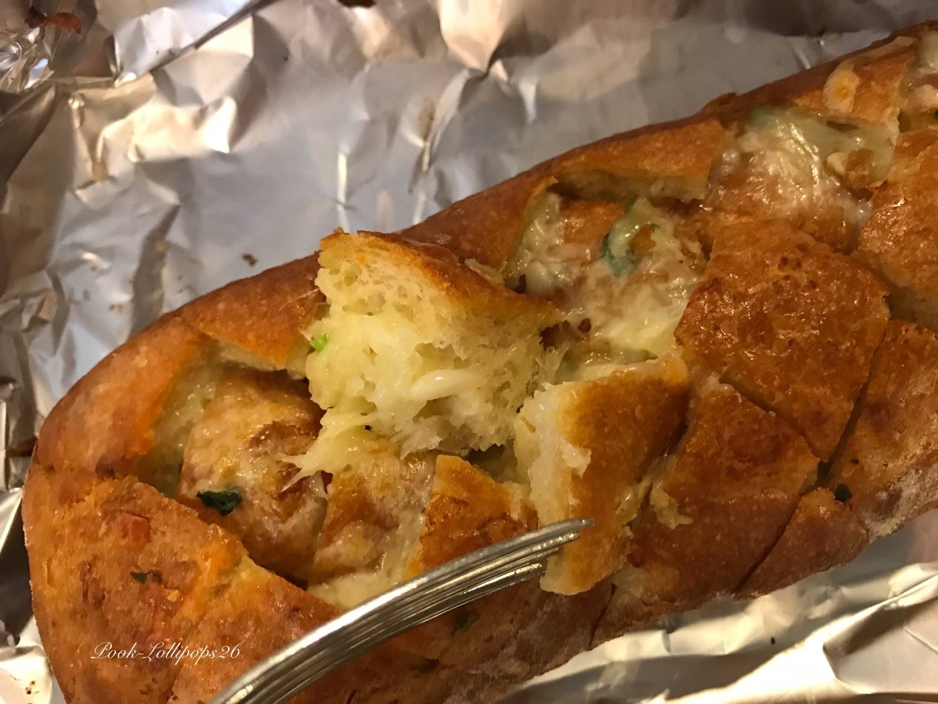 Garlic cheesy bread pull apart