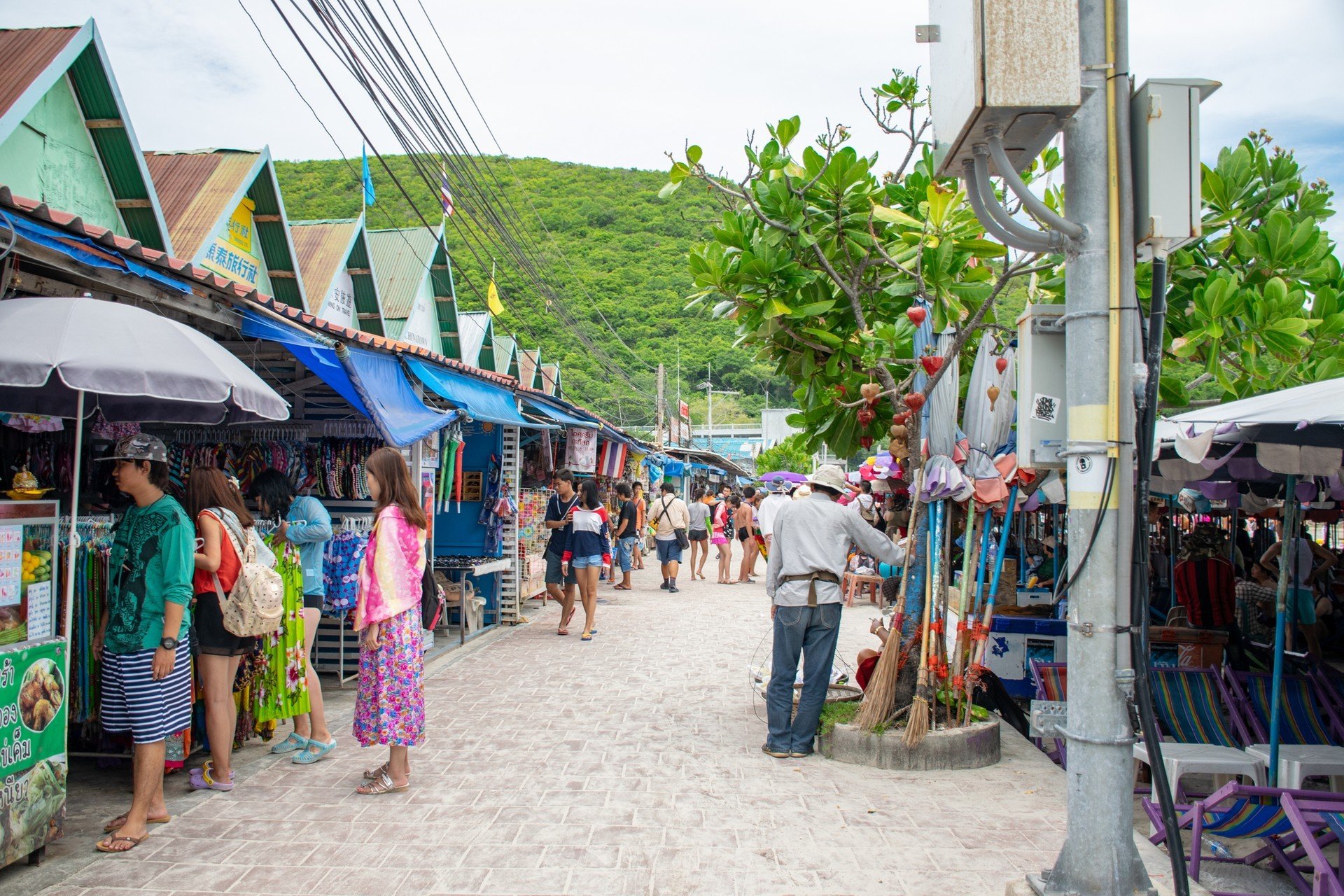 ตลาดนัดบนเกาะล้าน