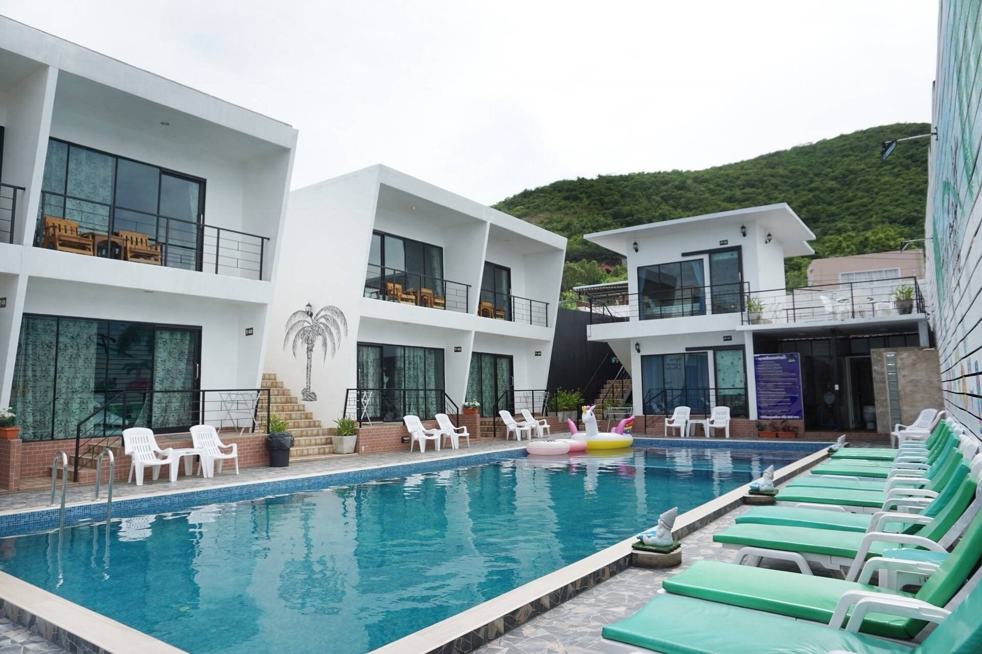 Phanloft Pool Villa บ้านพักบนเกาะล้าน