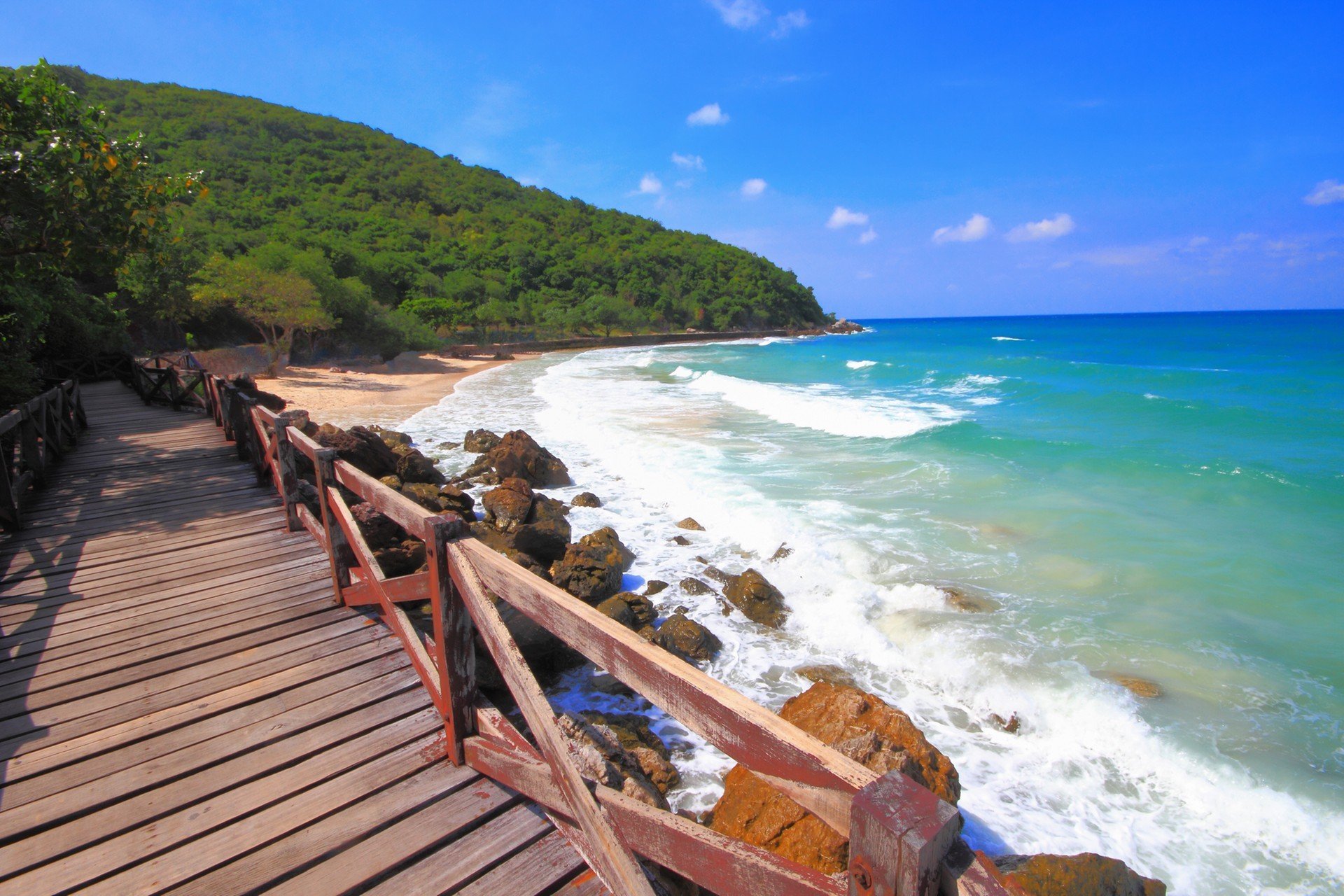 หาดสังวาลย์ชายหาดบนเกาะล้าน
