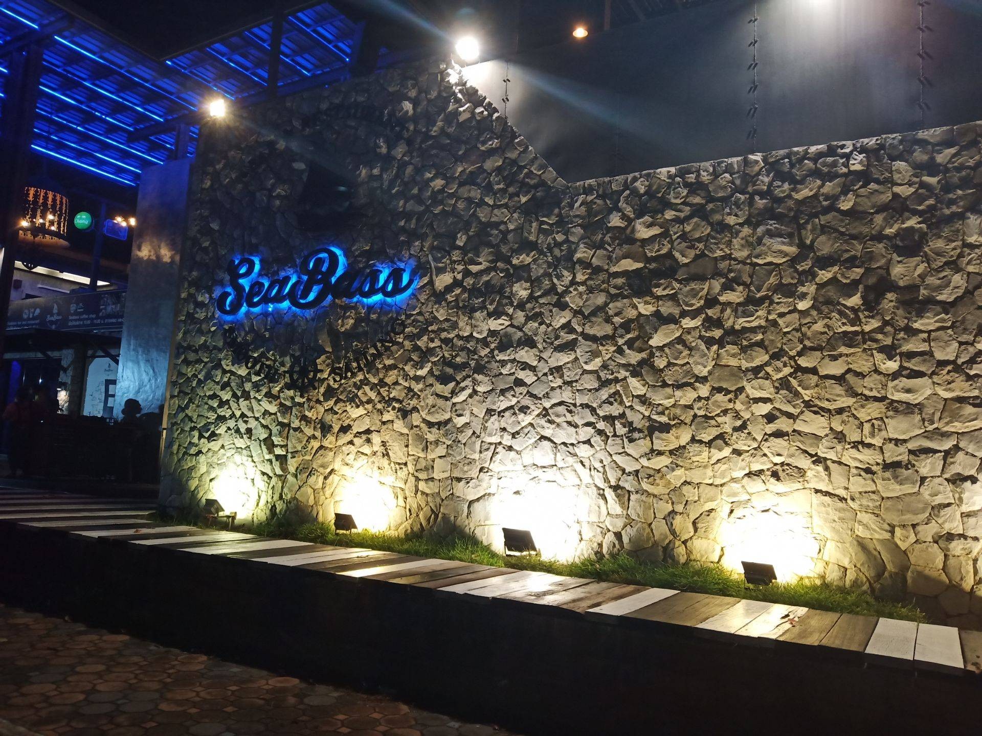 รีวิว Sea Bass Bar & Restaurant อาหารดี บรรยากาศดี เพลงเพราะ