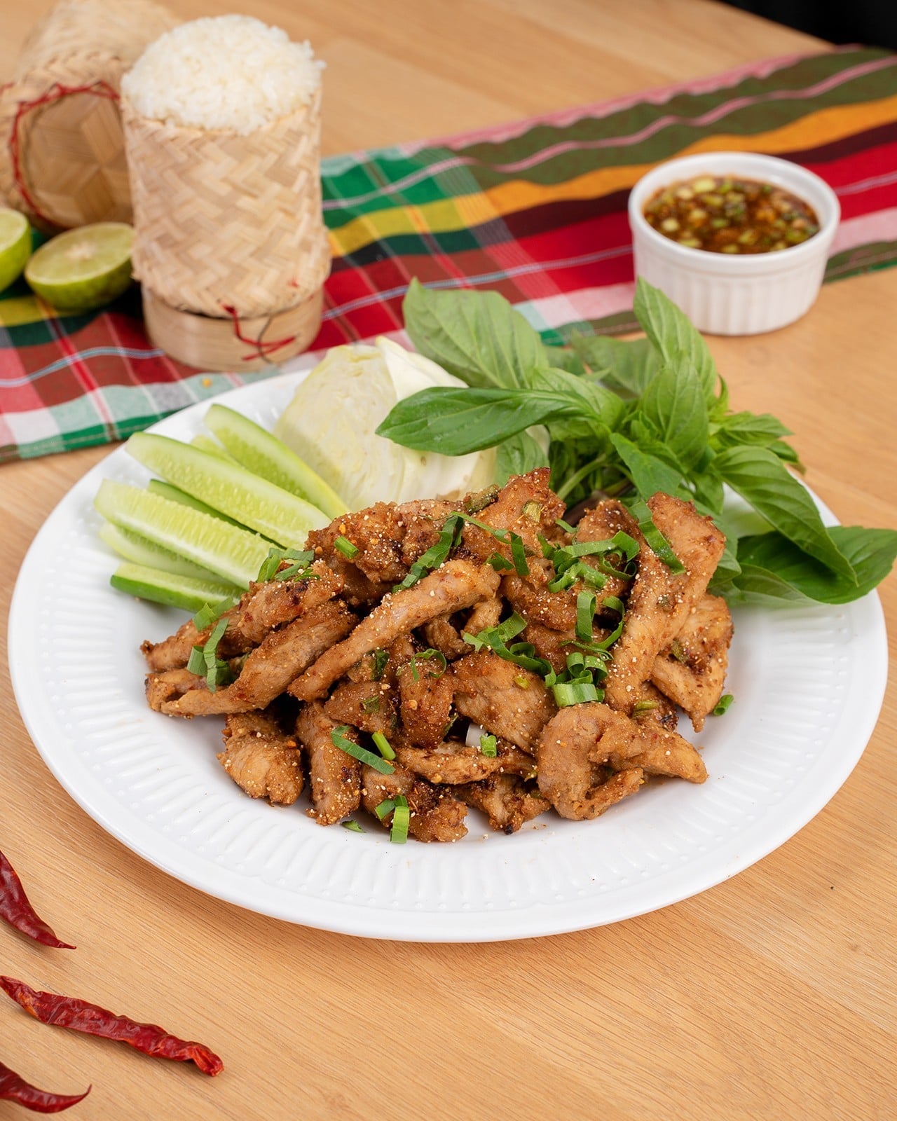 หมูทอดน้ำจิ้มแจ่ว