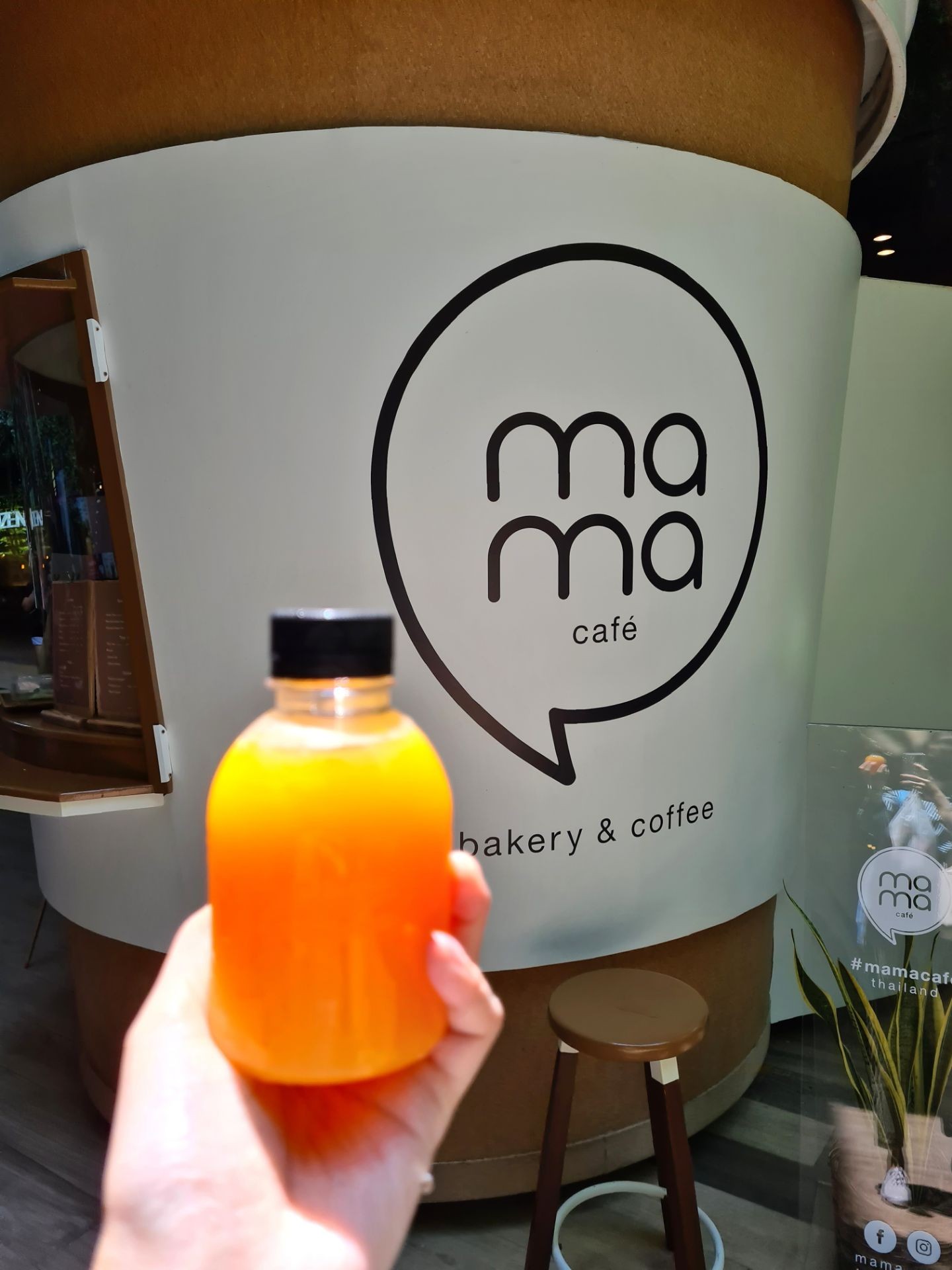 รีวิว mama cafe Central Festival Eastville - น้ำส้มคั้นสดสูตรหม่าม๊า