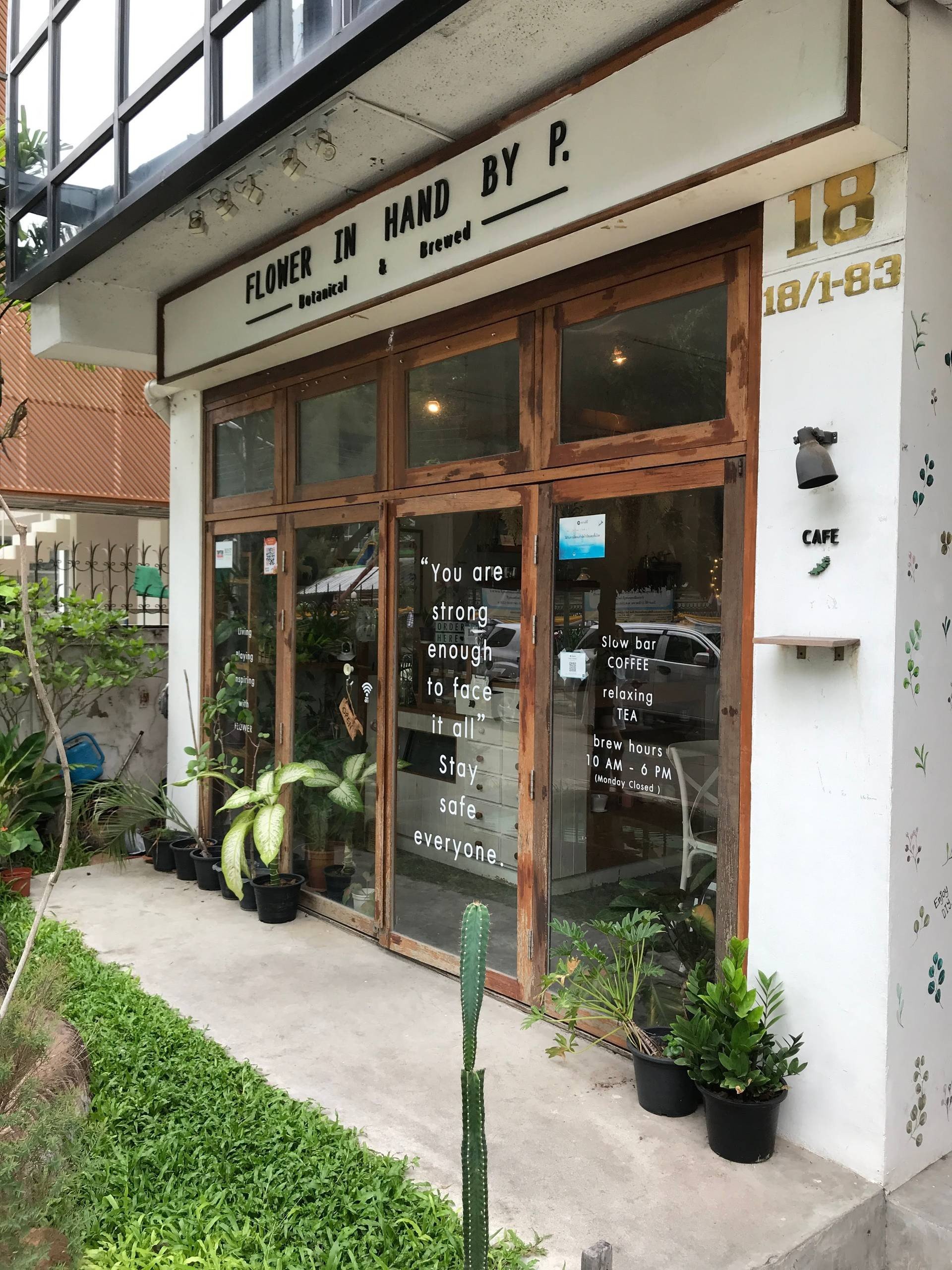 รีวิว Flower in Hand by P. Cafe ร้านสวย ขนมกลางๆ Wongnai