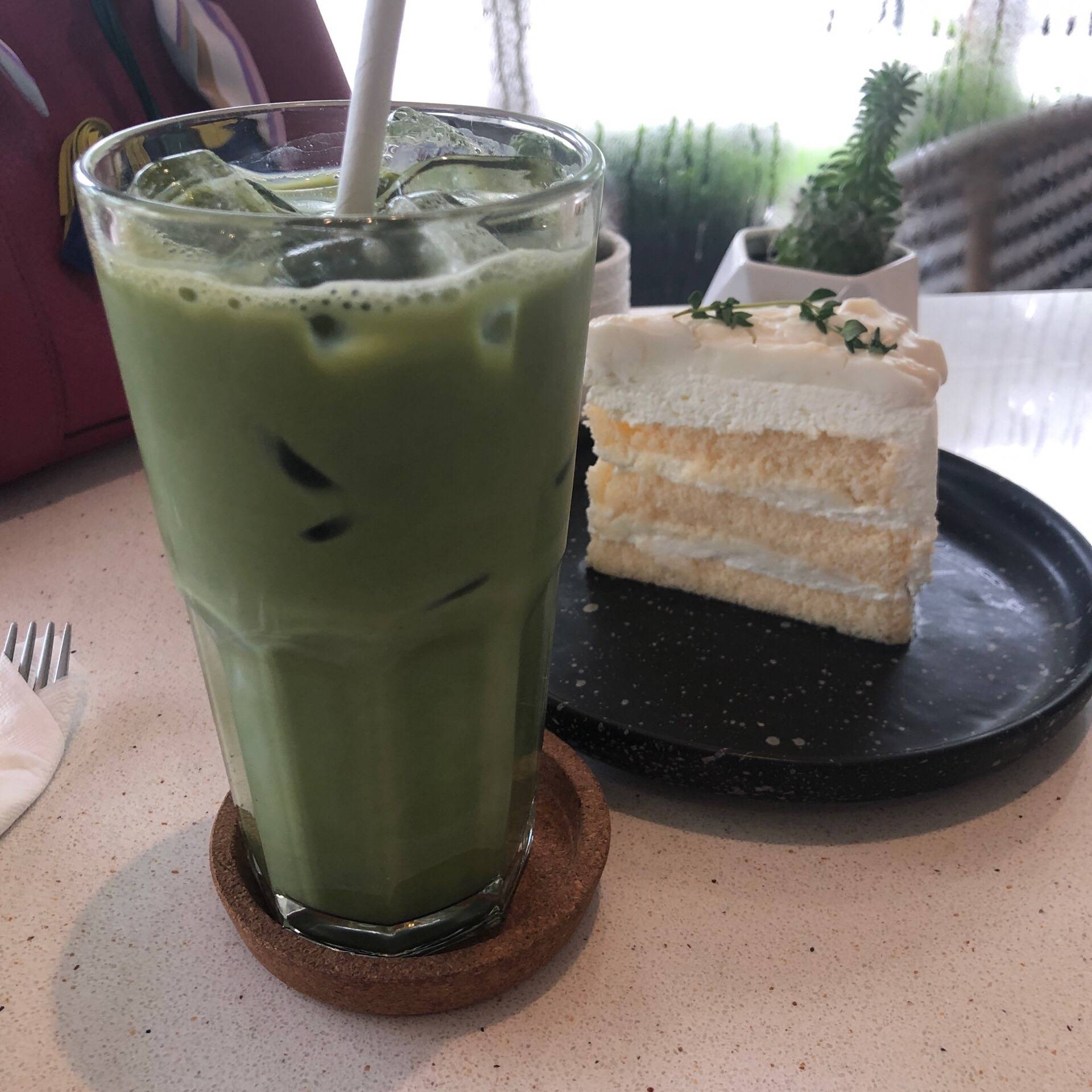 รีวิว Kush Cafe นางลิ้นจี่ เค้กละมุนมาก Wongnai