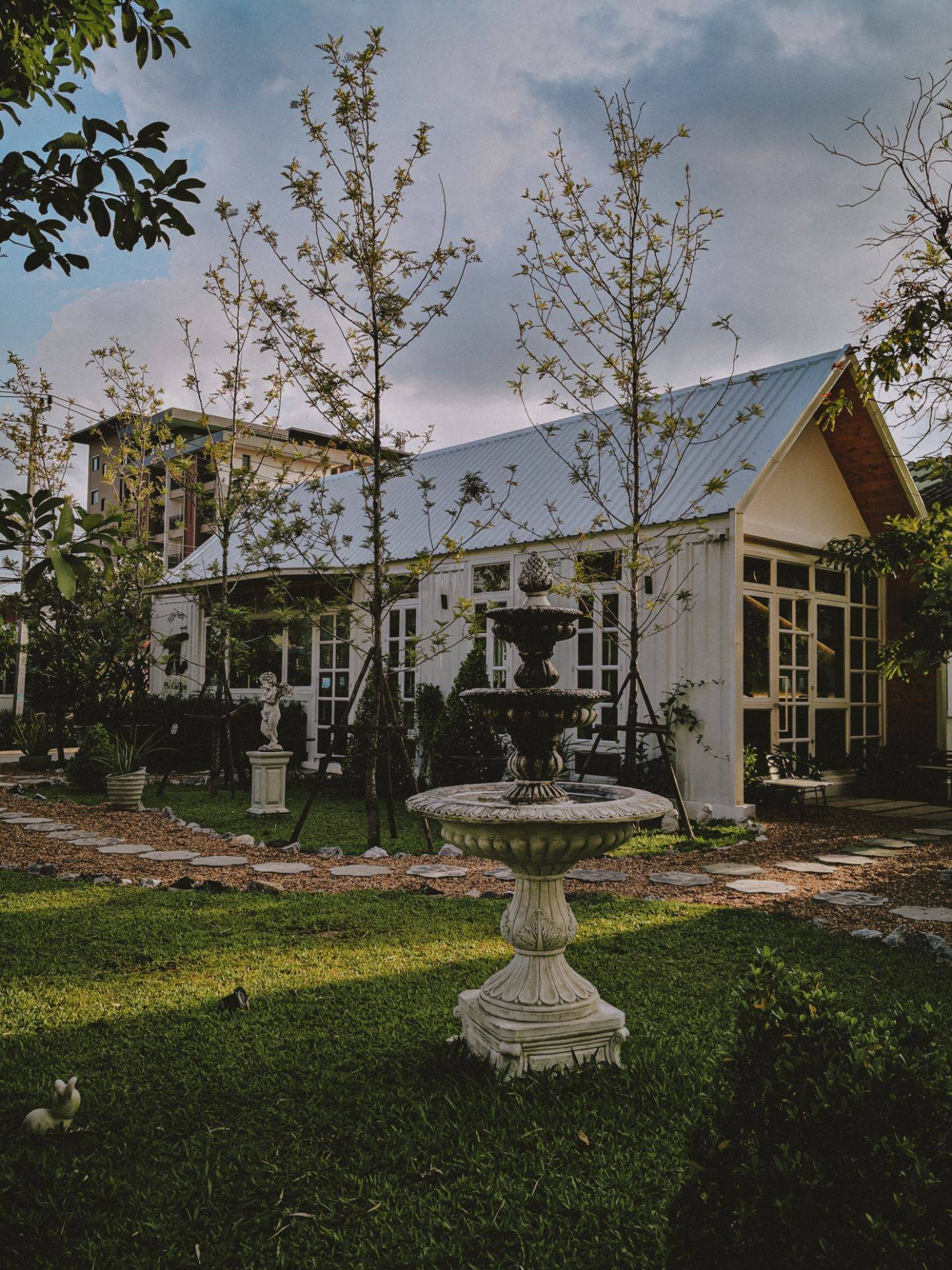 รีวิว Pi coffee - บรรยากาศร้านดีมาก สวย มีมุมถ่ายรูปให้เลือกเยอะ