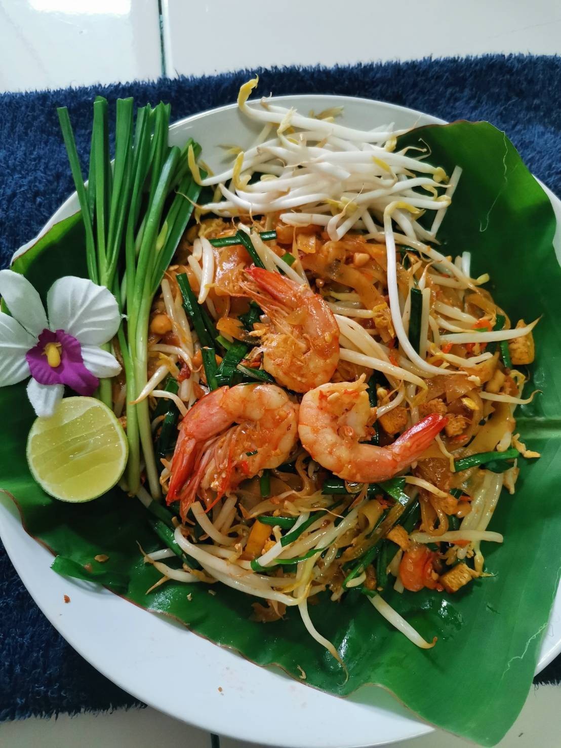 รีวิว ผัดไทไฮโซ By ฟารีดา ซอยวังปลา - อร่อยดีให้เยอะด้วยกันเองมากๆ