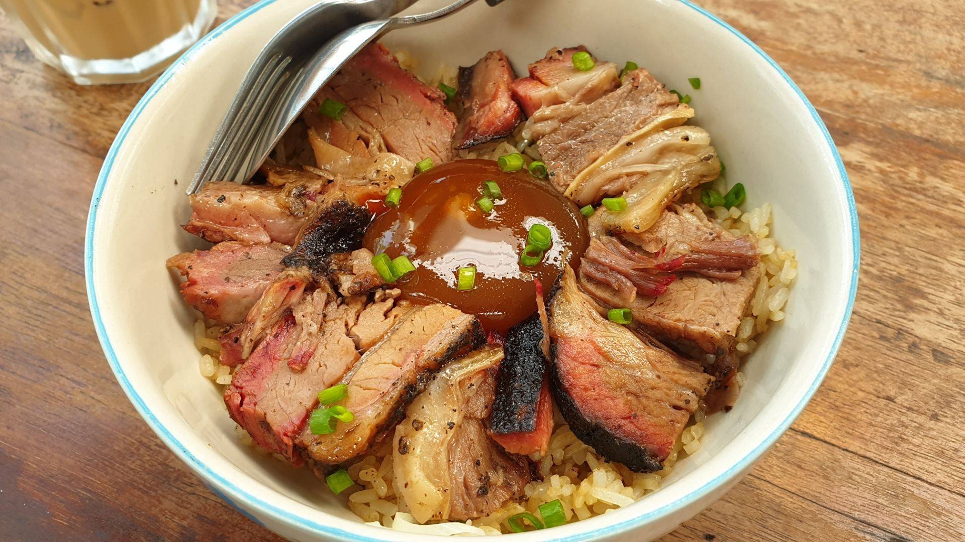 Smoked Brisket Bowl • ข้าว หน้า เนื้อ เสือ ร้องไห้ รมควัน และไข่ดองสาเก