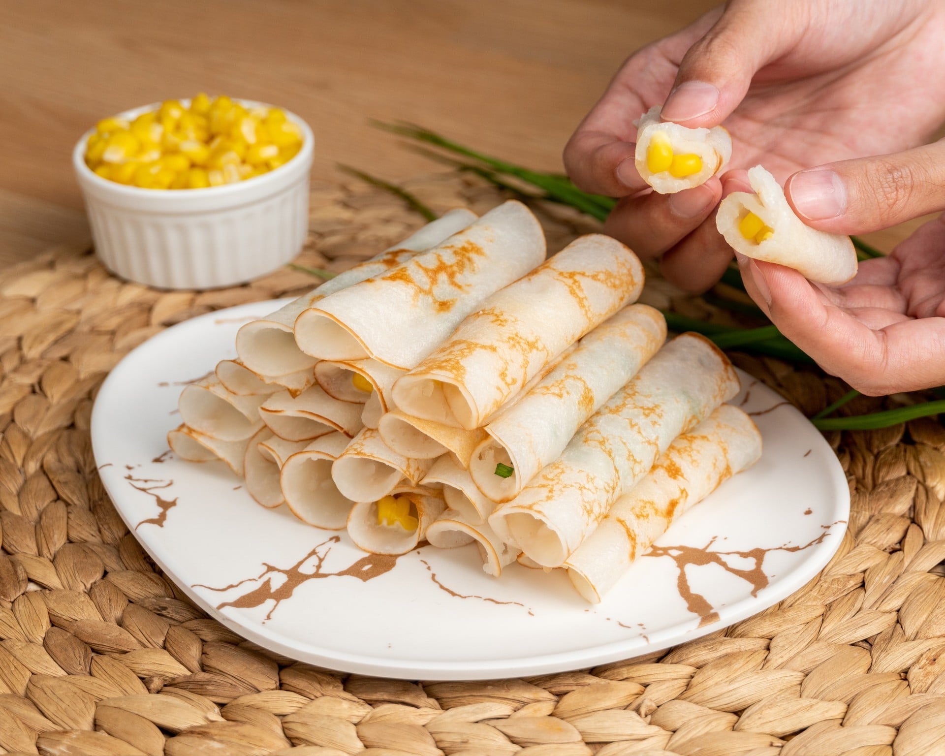 ขนมครกม้วน