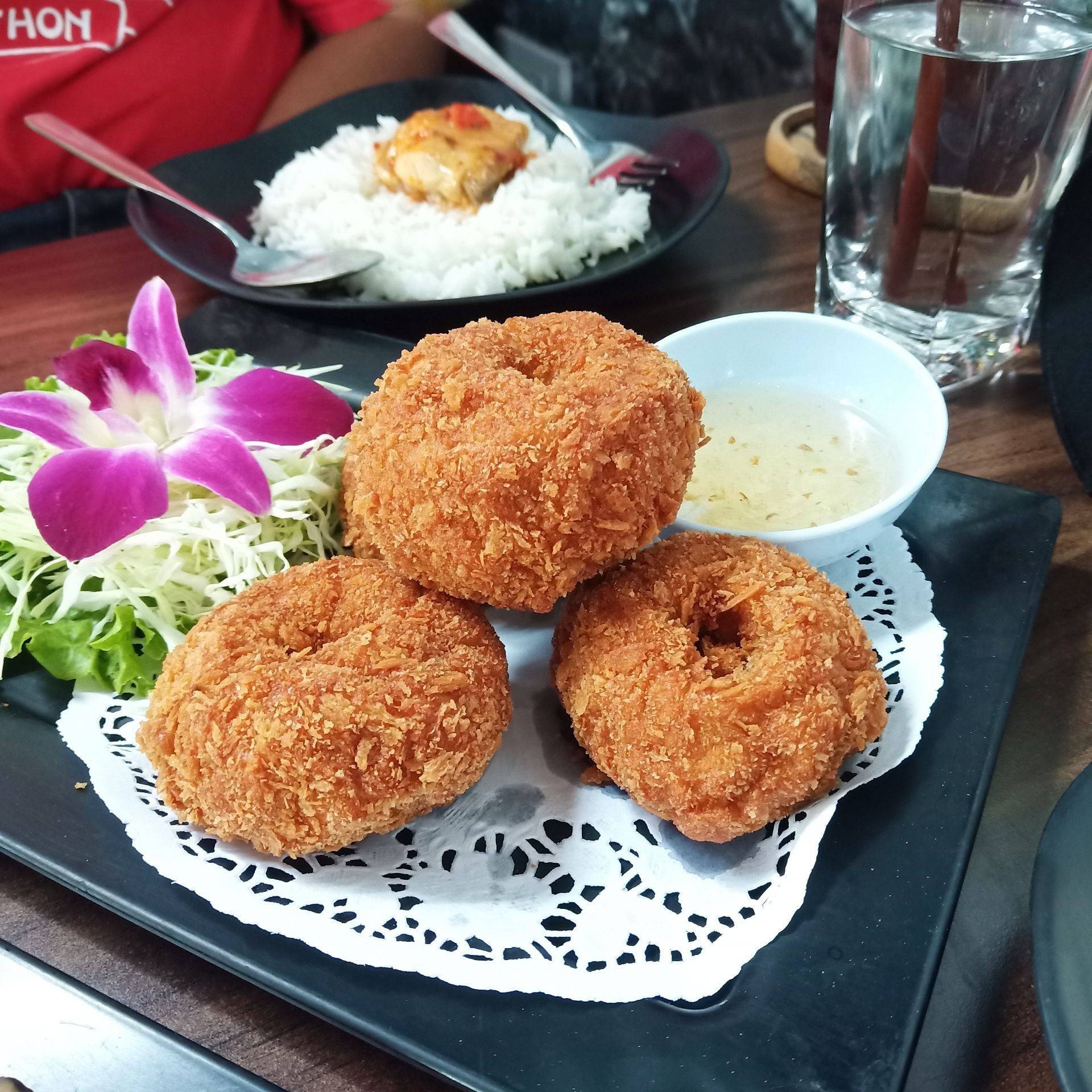รีวิว Sea Bass Bar & Restaurant กลางวันเค้าก็มีบริการ อาหาร เบเกอรี่