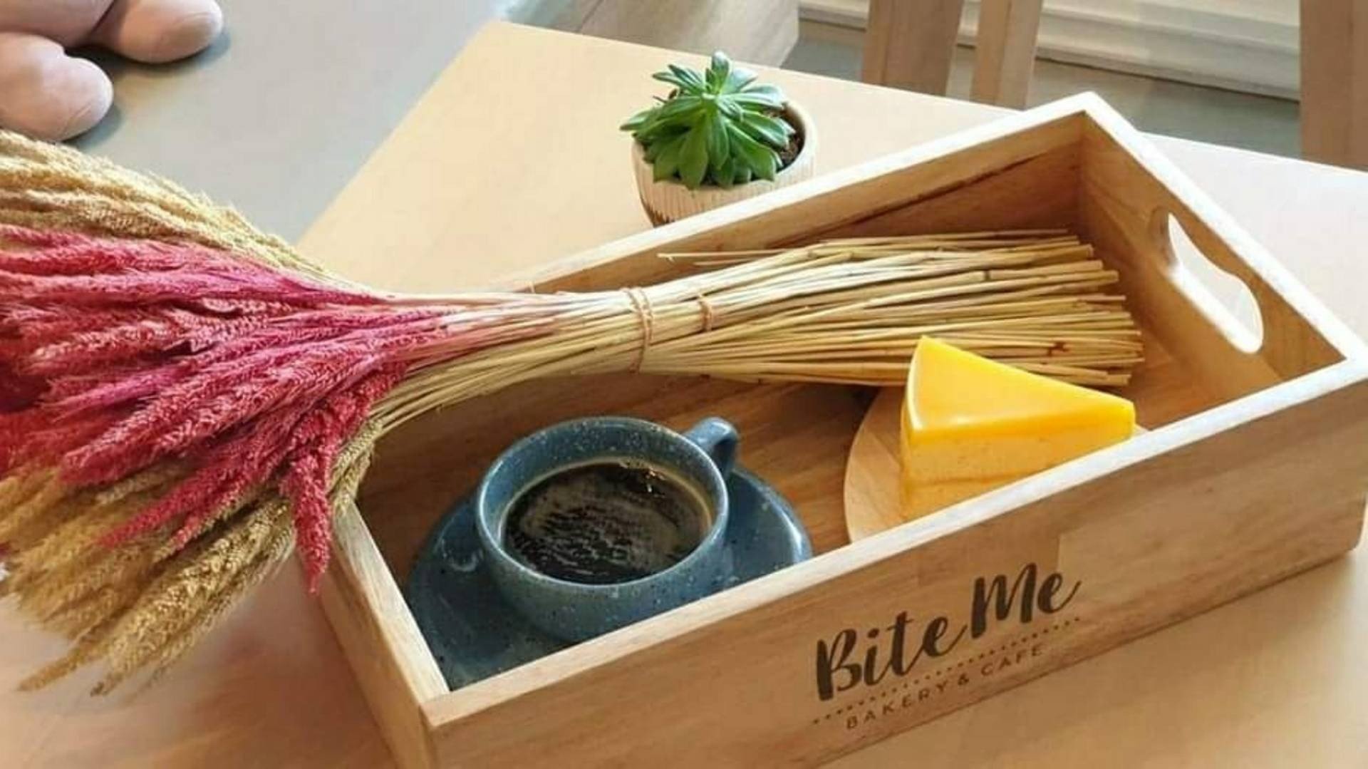 Bite Me Bakery Cafe Wongnai X LINE MAN   95e0b20997784d6eb49cf8b766f15435 