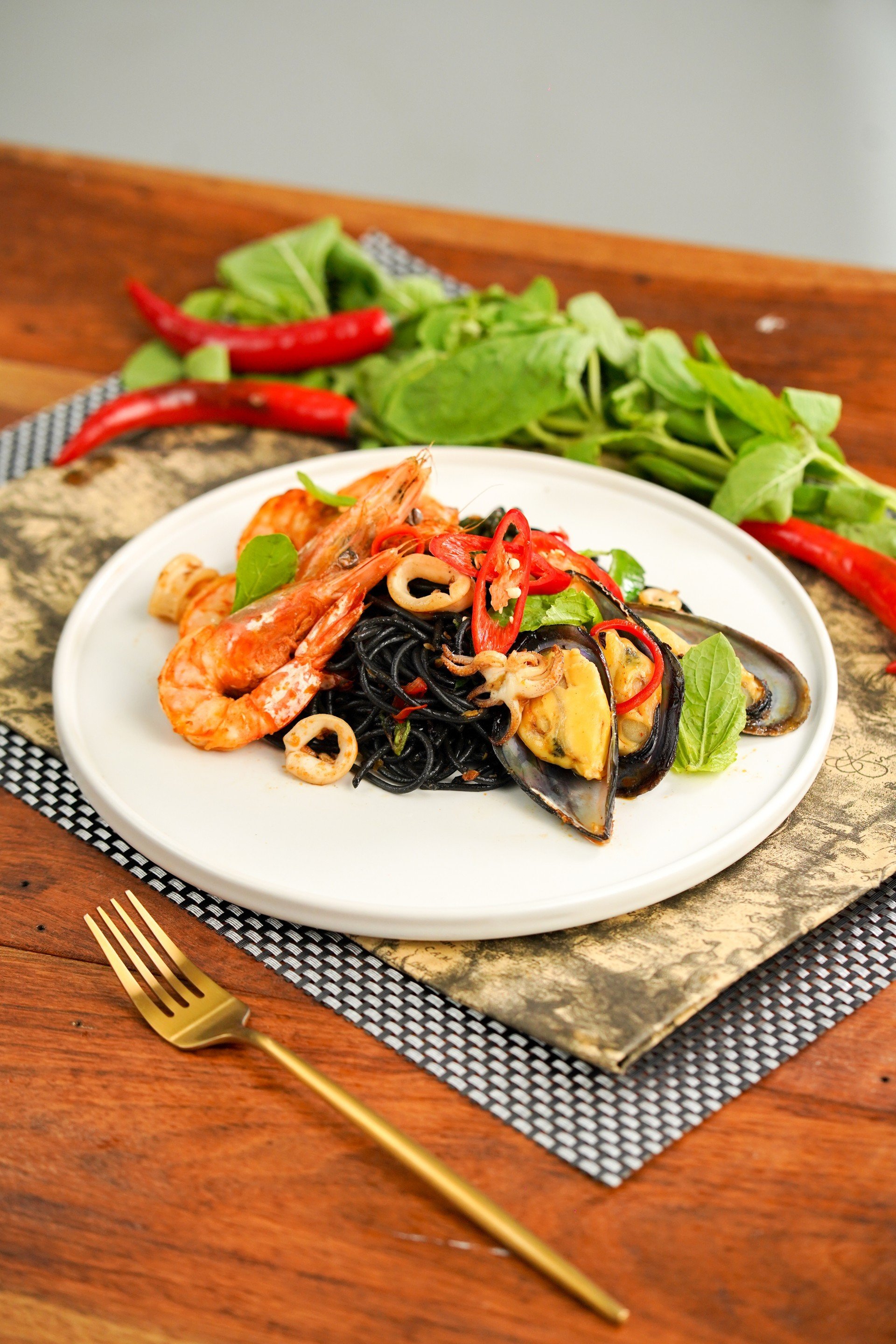 พาสต้าหมึกดำผัดขี้เมาทะเล พาสต้าหมึกดำผัดขี้เมาทะเล