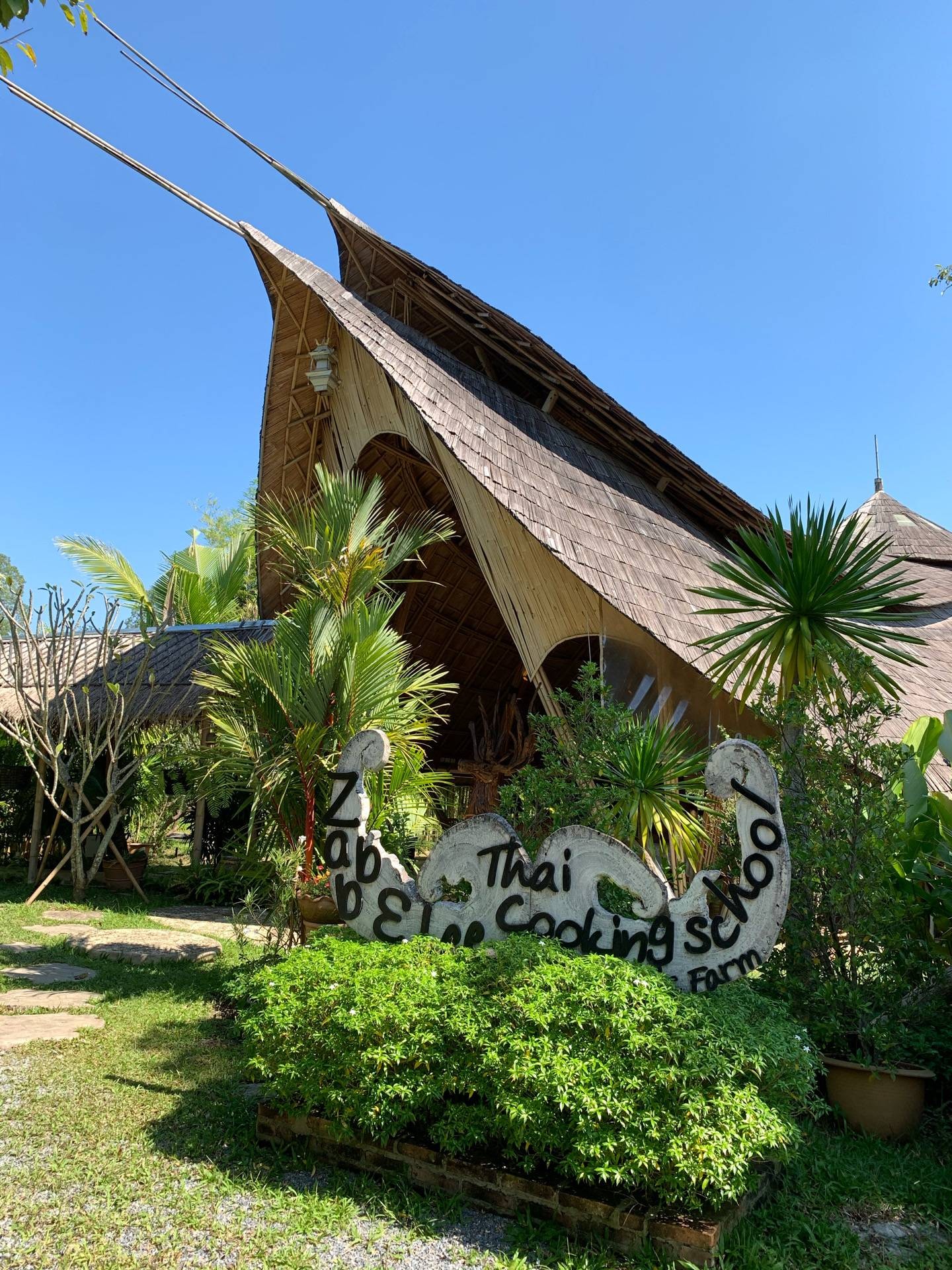 รีวิว Jam(แจ่ม)Garden Cafe by Zabb E Lee ร้านสวย ที่ อ.สารภี