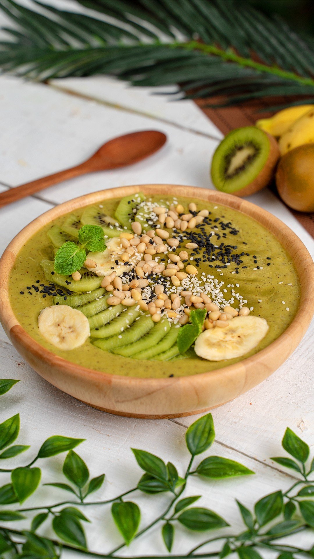 kiwi smoothie bowl