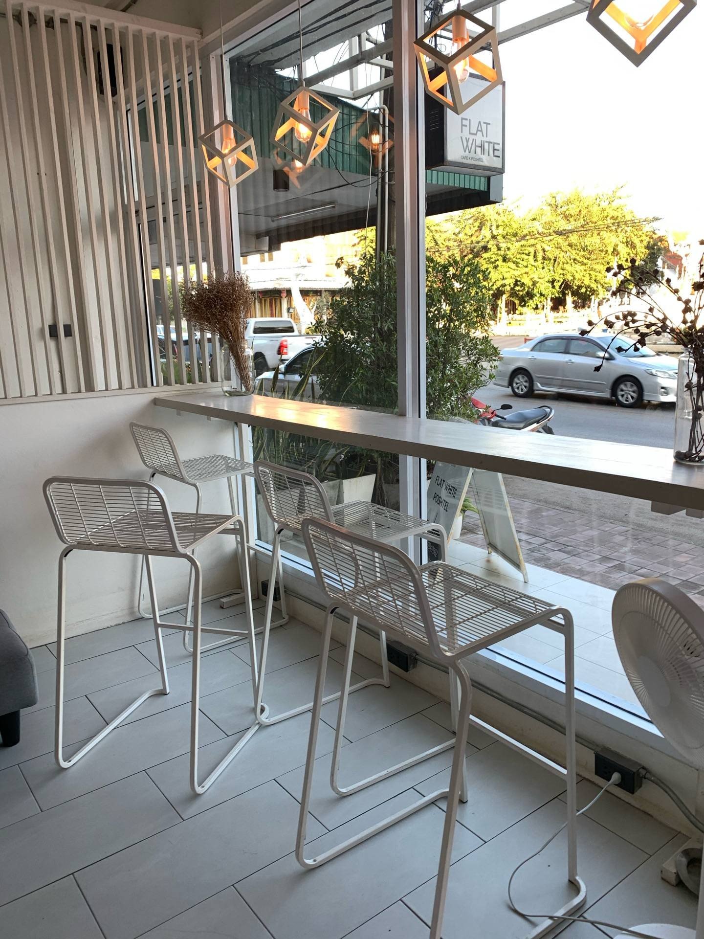 รูป Flat White Café X Poshtel Lampang