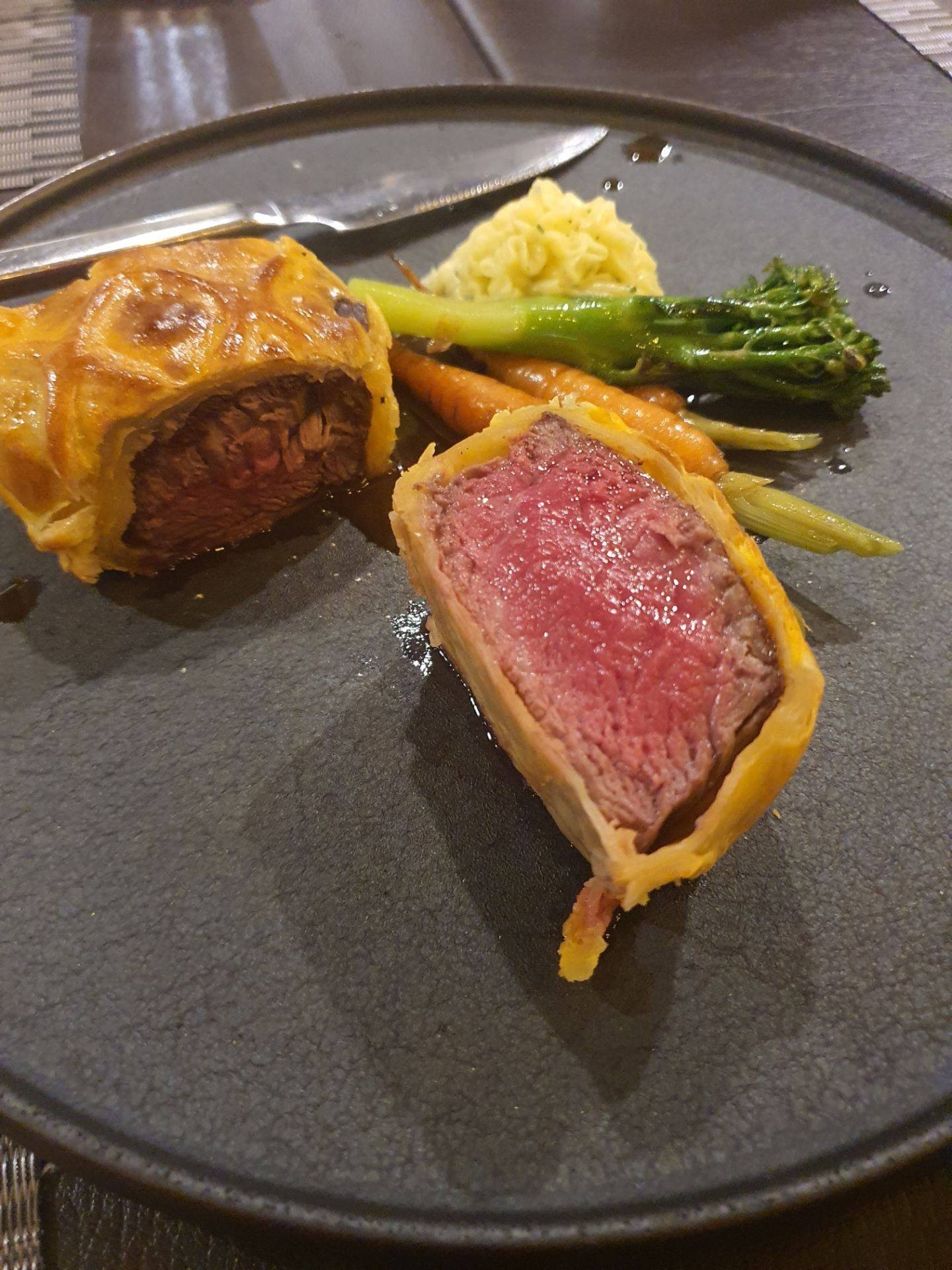 Beef Wellington 24 Steakhouse And Bar   B5b50649e7c3430db088880f32f40e0e 