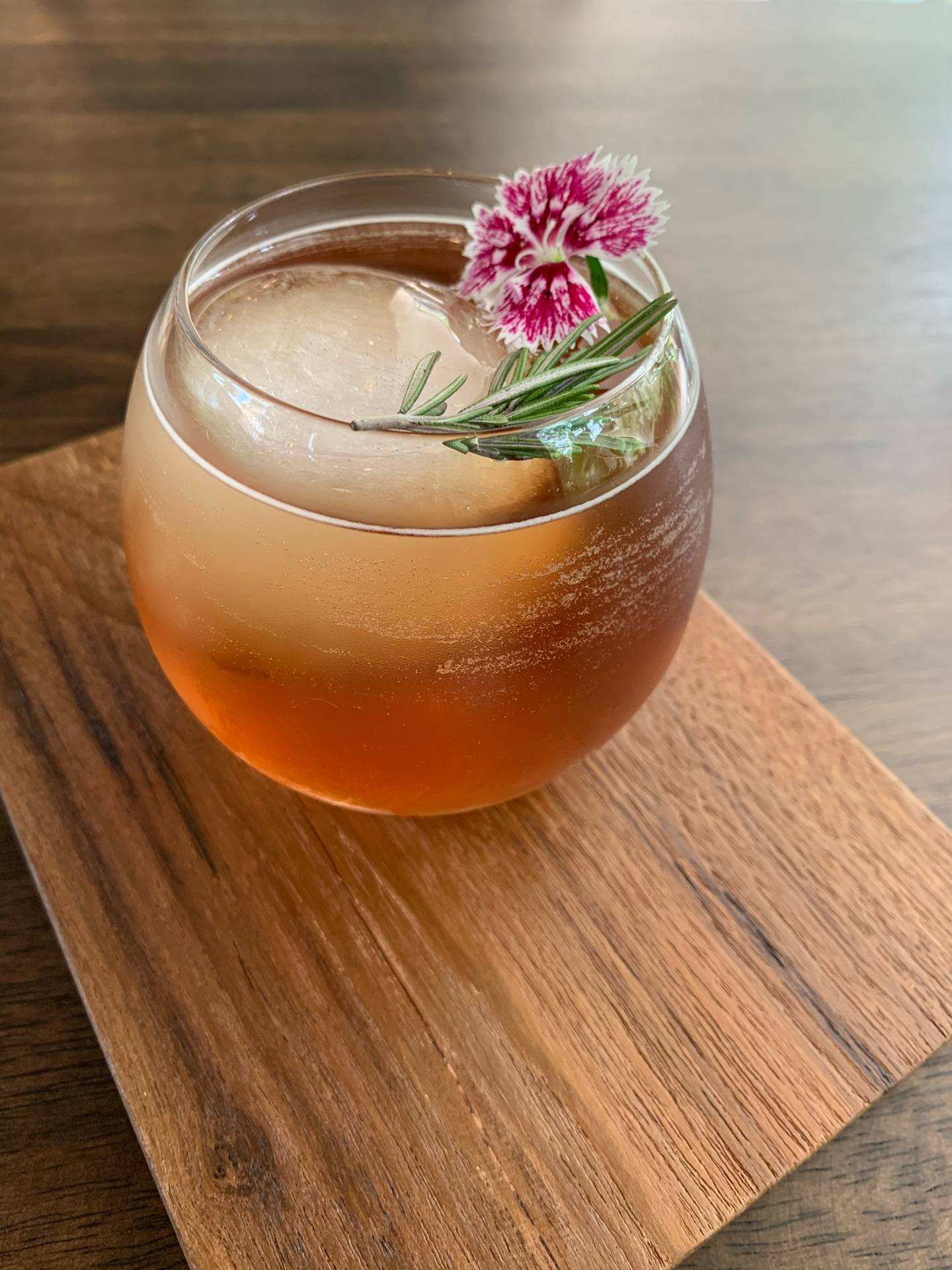 รีวิว Thea Cafe Thonglor ร้านคาเฟ่เล็ก บรรยากาศอบอุ่น ชา cold brew