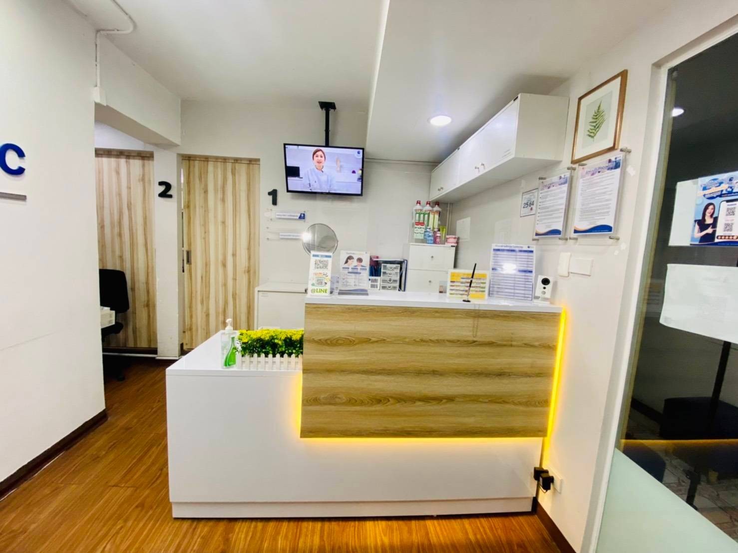 ร้าน PLUS Dental Clinic สาทร - Wongnai