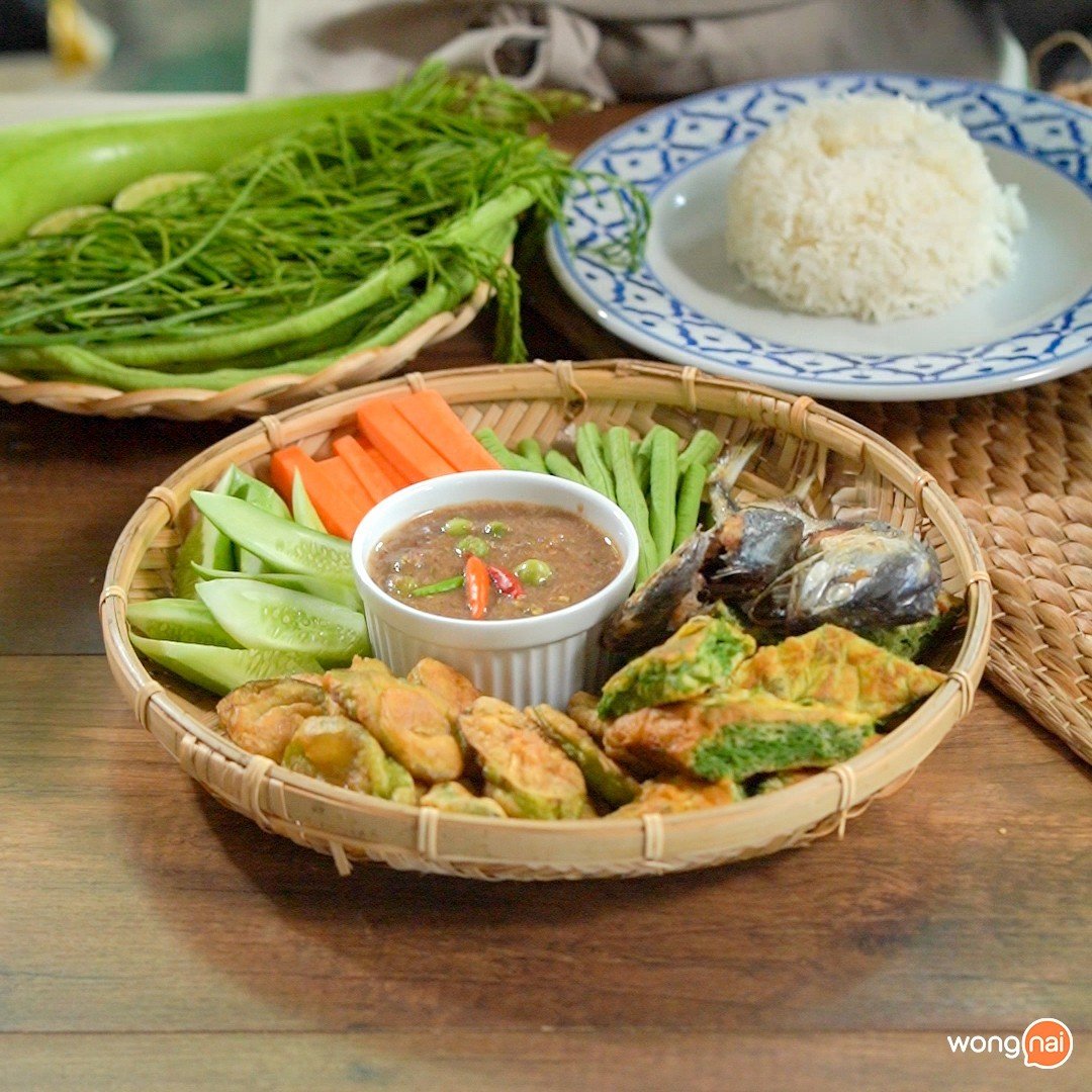 ข้าวน้ำพริกปลาทูทรงเครื่อง