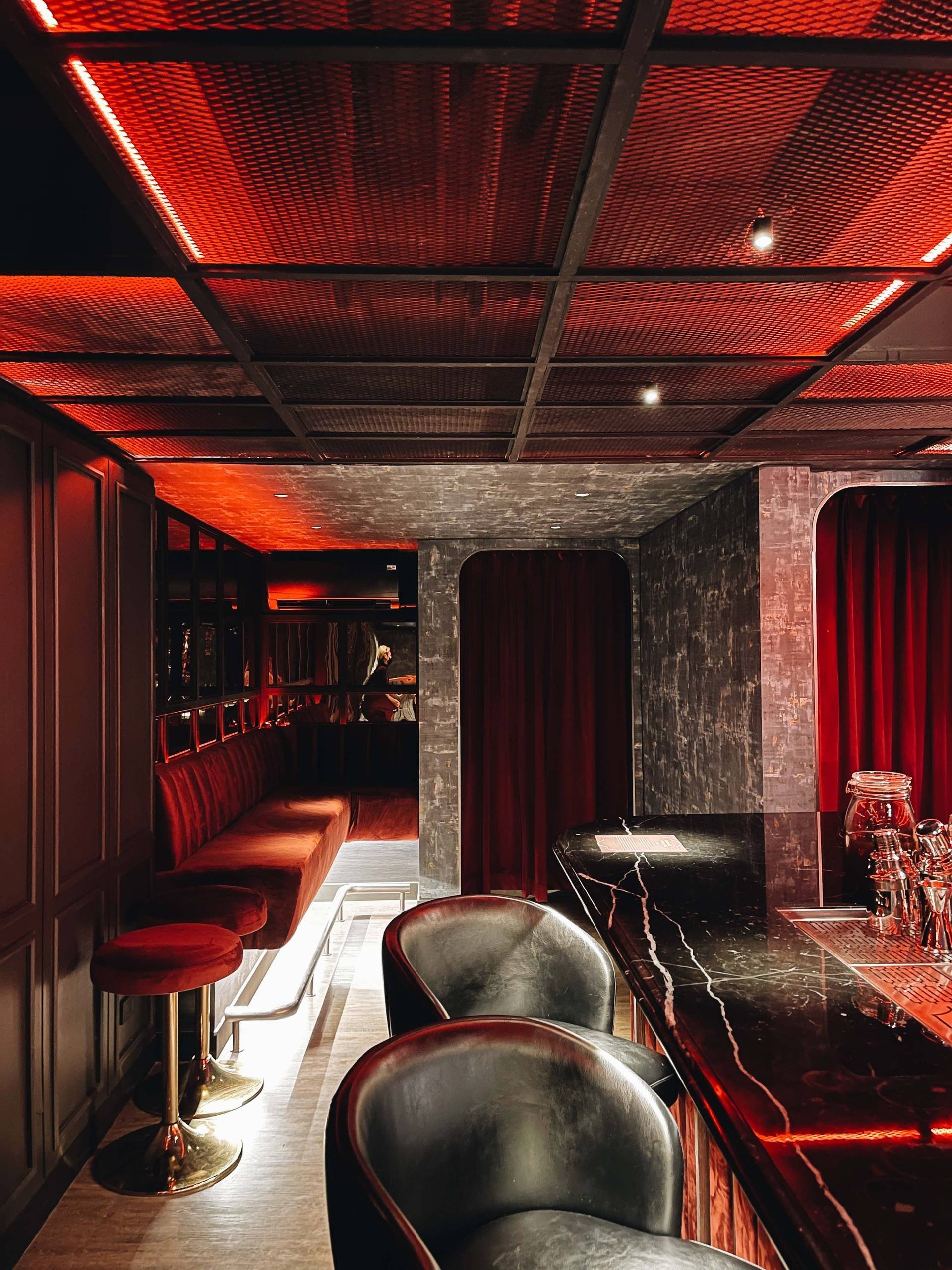 รีวิว Midsummer Night’s Dream Bar บาร์ลับในร้านดอกไม้ Wongnai