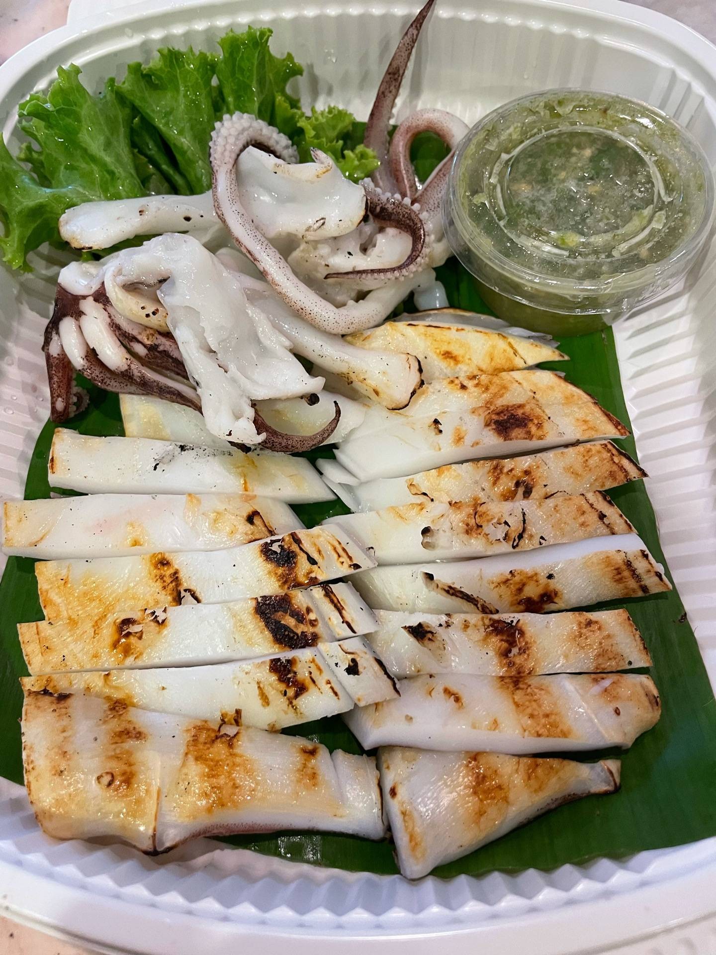 รีวิว หมึกย่างเตาถ่าน - ปลาหมึกย่างสดมากกกก กรอบเด้ง มีความหวาน หอม