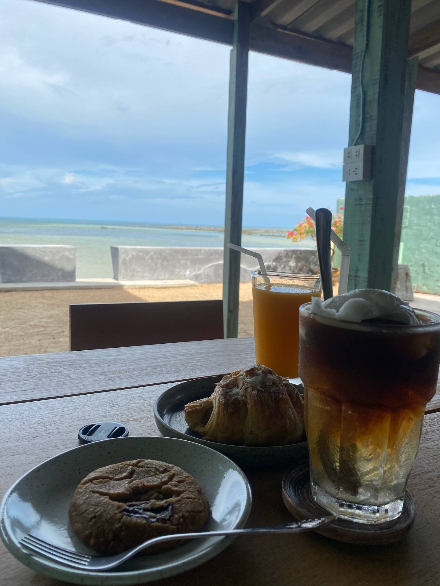 Coconut americano coffee ร้าน คาเฟ่เคโอบี Homegrown X Café K.O.B Wongnai