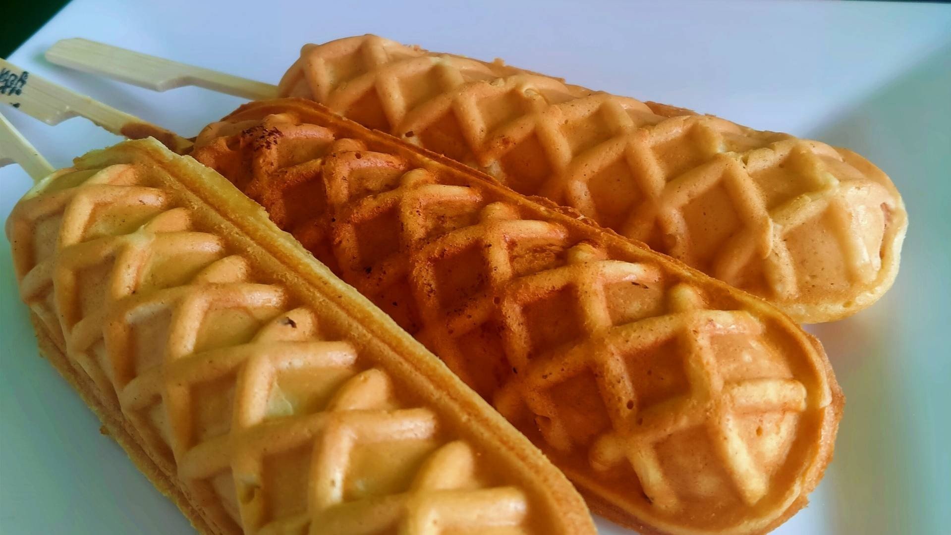 hotdog waffle ซอยประชาสันติ สั่งอาหารออนไลน์ล่วงหน้า รับที่ร้านผ่านแ