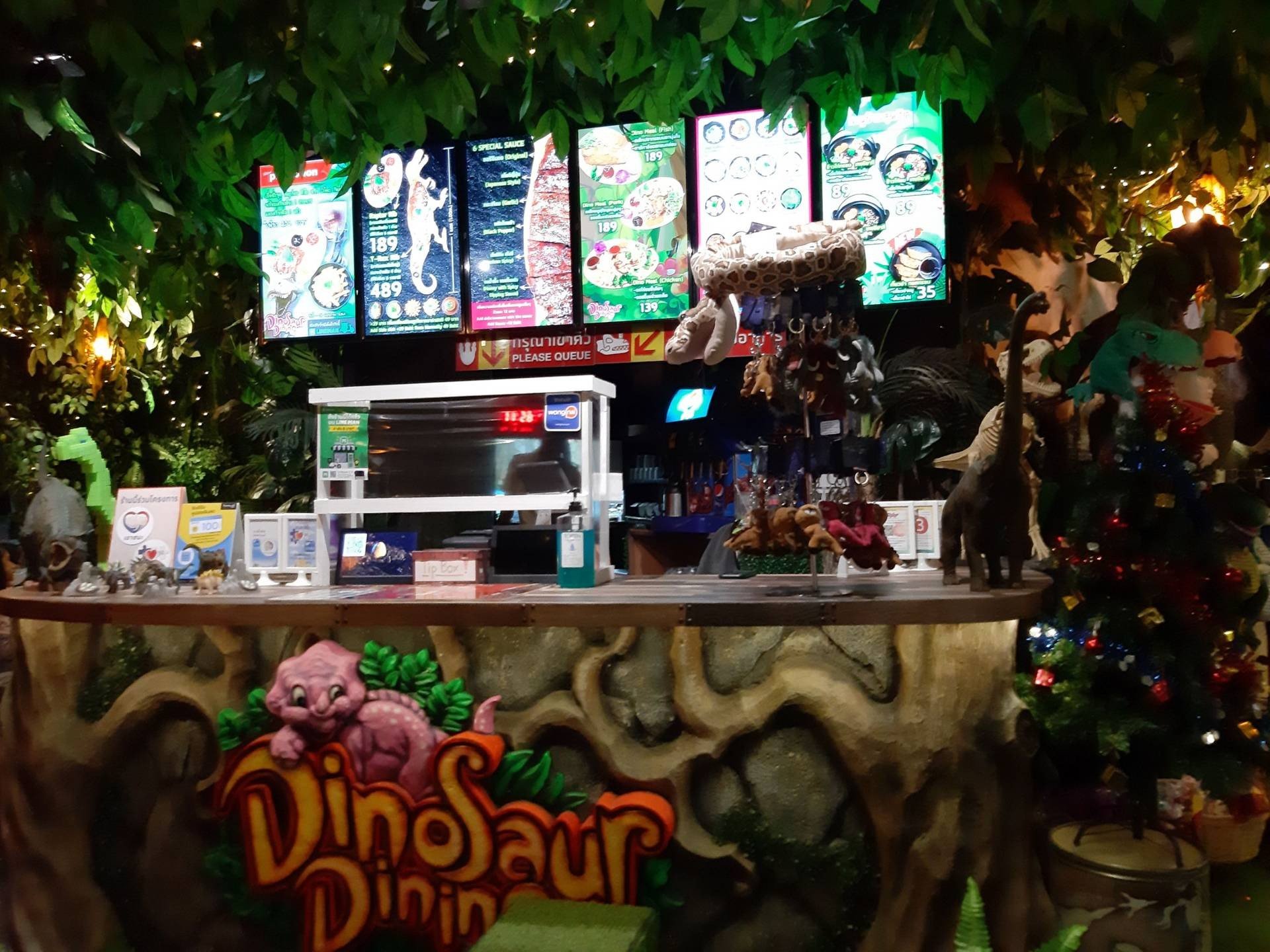 รูป Dinosaur Dining เทอมินอล21โคราช