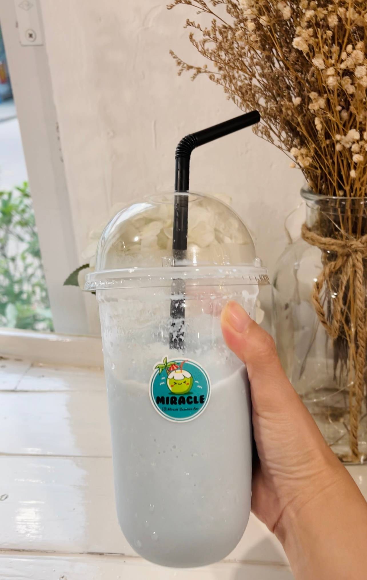 รีวิว Miracle Smoothie Bar (มิราเคิลมะพร้าวปั่นนมสดในเมือง) มะพร้าว