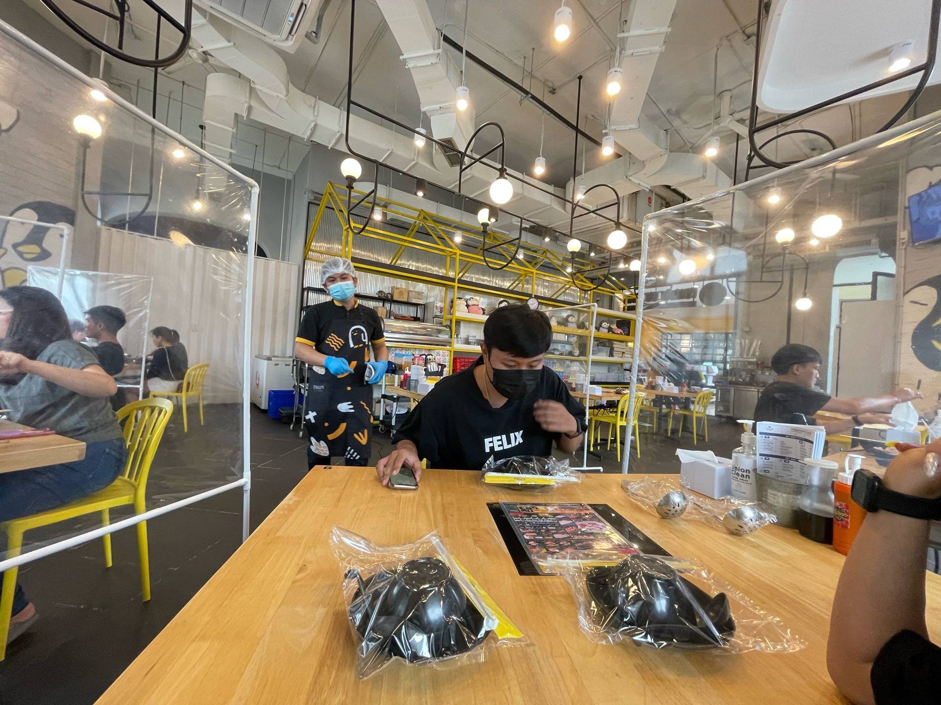 รูป Penguin Eat Shabu สาขาบางนา