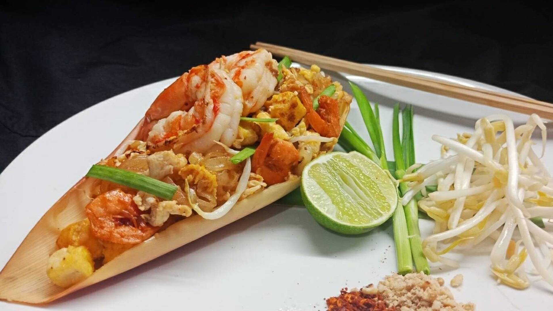 ผัดไทติดปีก สั่งหน่อย อร่อยนะ 🥰 - สั่งอาหารเดลิเวอรี | Wongnai x LINE MAN