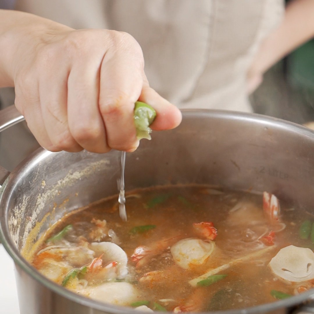 วิธีทำ “ต้มยำกุ้งโบราณ” เมนูอาหารไทยจานเด็ด สูตรลับจากคุณยาย!