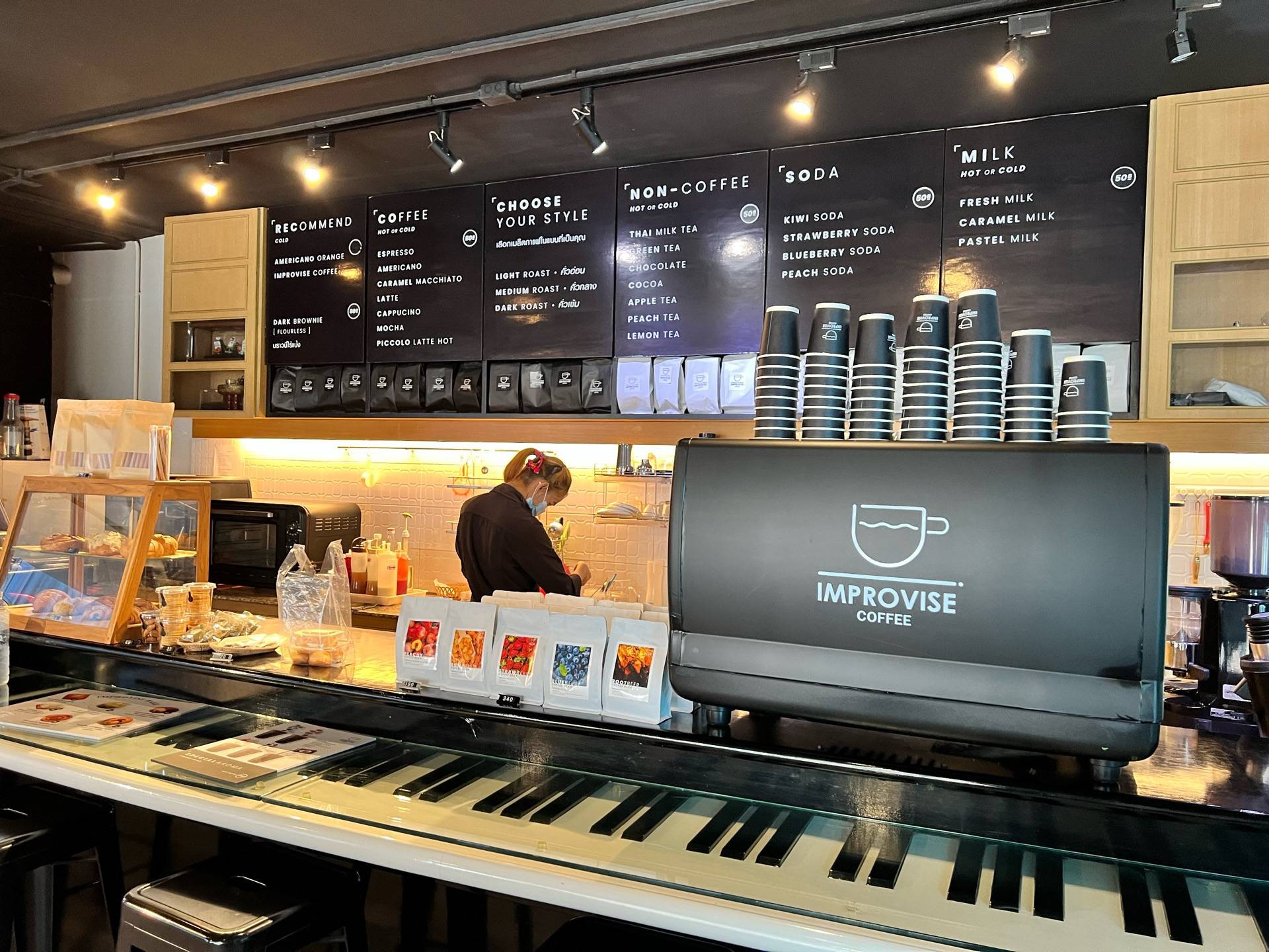 รูป IMPROVISE COFFEE สาขาตรงข้ามรร.เรยีนา