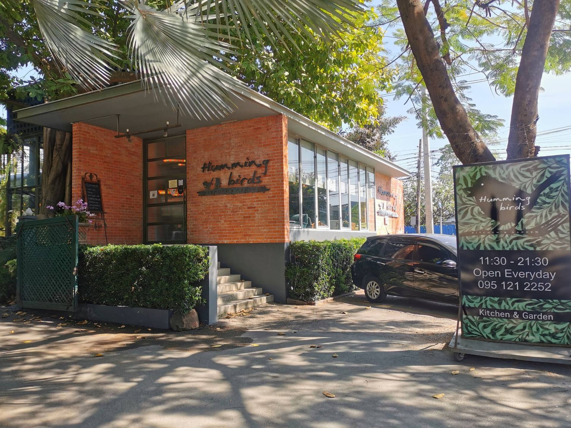 รีวิว Humming Birds Kitchen & Garden ร้านเดียว จบ ครบคาวหวาน