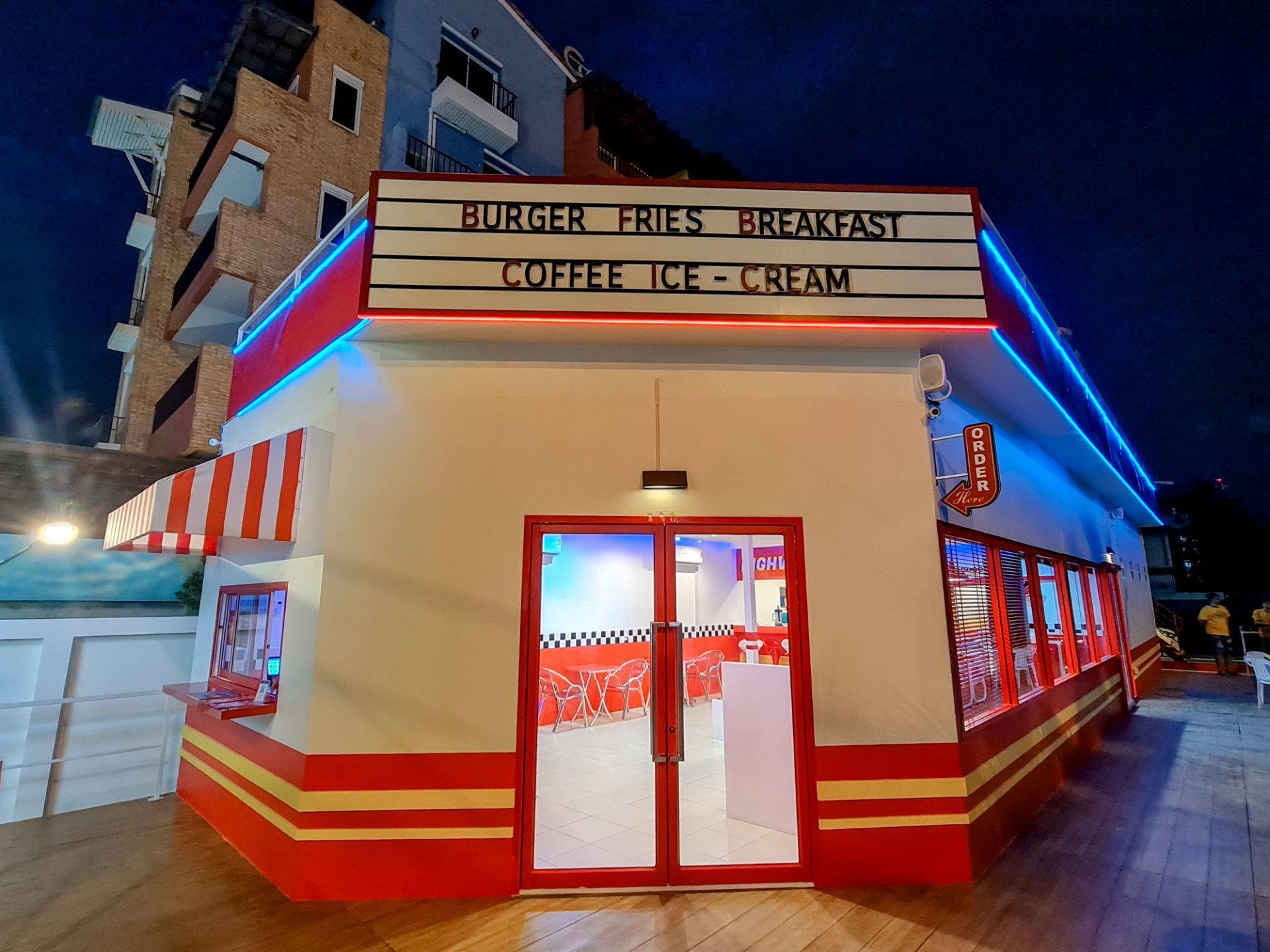 รีวิว Highway Cafe คาเฟ่สไตล์อเมริกันเปิดใหม่ริมทะเล ที่แรกในบางแสน 🇺🇲🍔 Wongnai