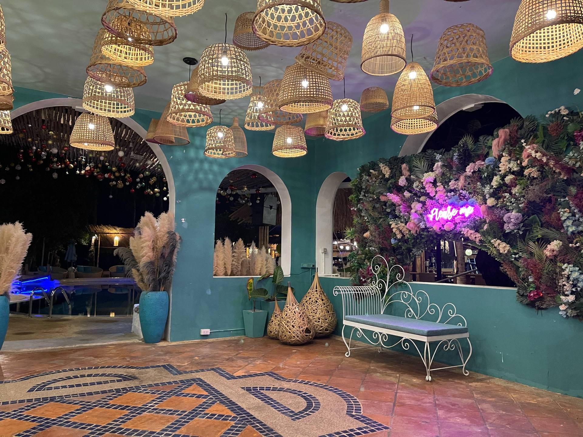 รูป Cocoa Beach Bar หาดลายัน