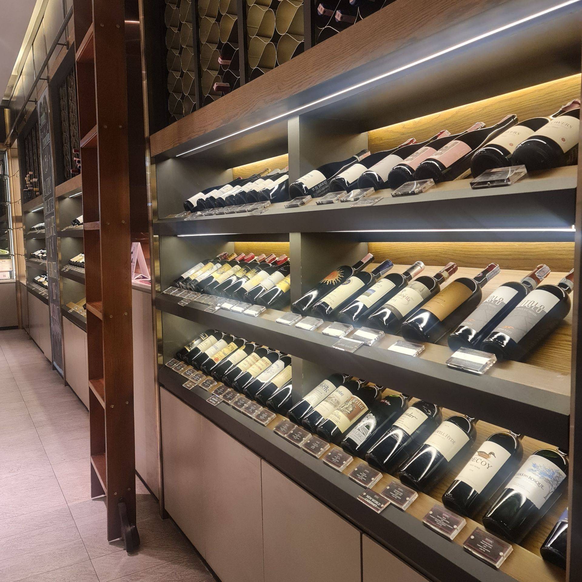 รูป Riedel Wine Bar & Cellar (รีเดล ไวน์ บาร์ แอนด์ เซลล่าร์) Gaysorn