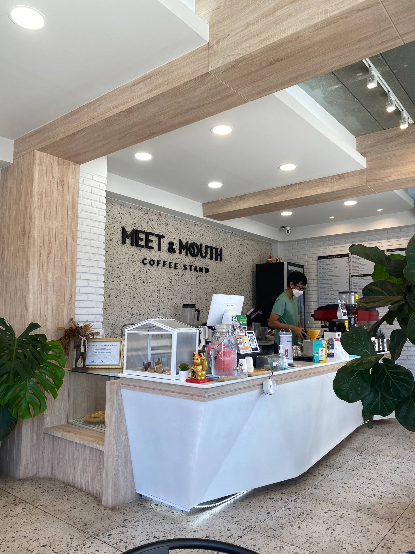 รีวิว Meet & Mouth Cafe Meet & Mouth Cafe ร้านเล็ก ๆ น่ารัก กาแฟดี