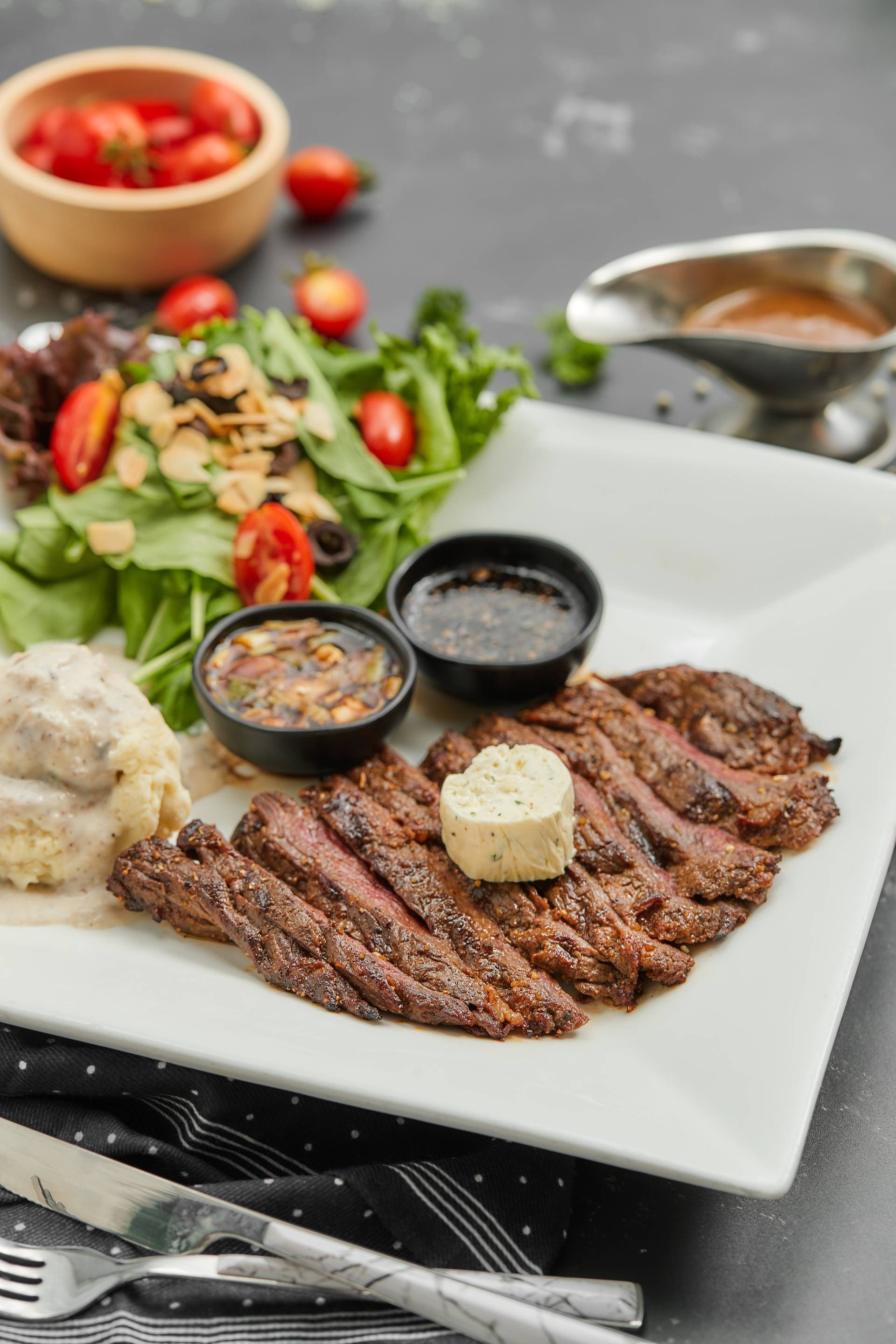 สเต็กเนื้อสเกิร์ต (Angus Skirt Steak) ร้าน Salad Factory เซ็นทรัลพระราม