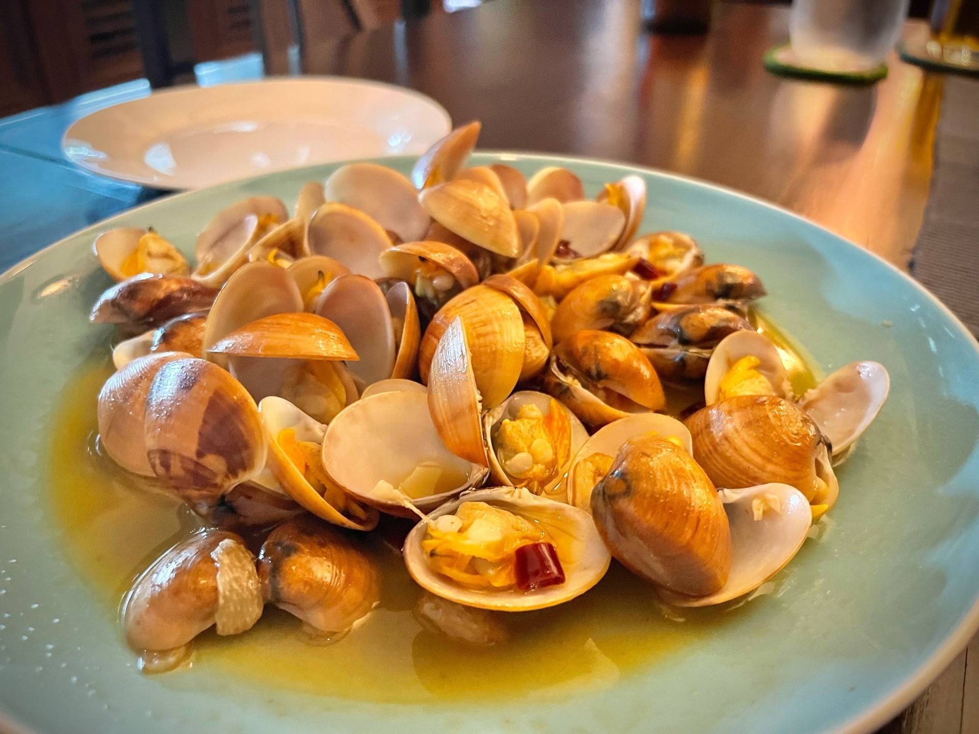 Pan Fried Clams Garlic Olive Oil With Dried Chillies ร้าน Da Sandro