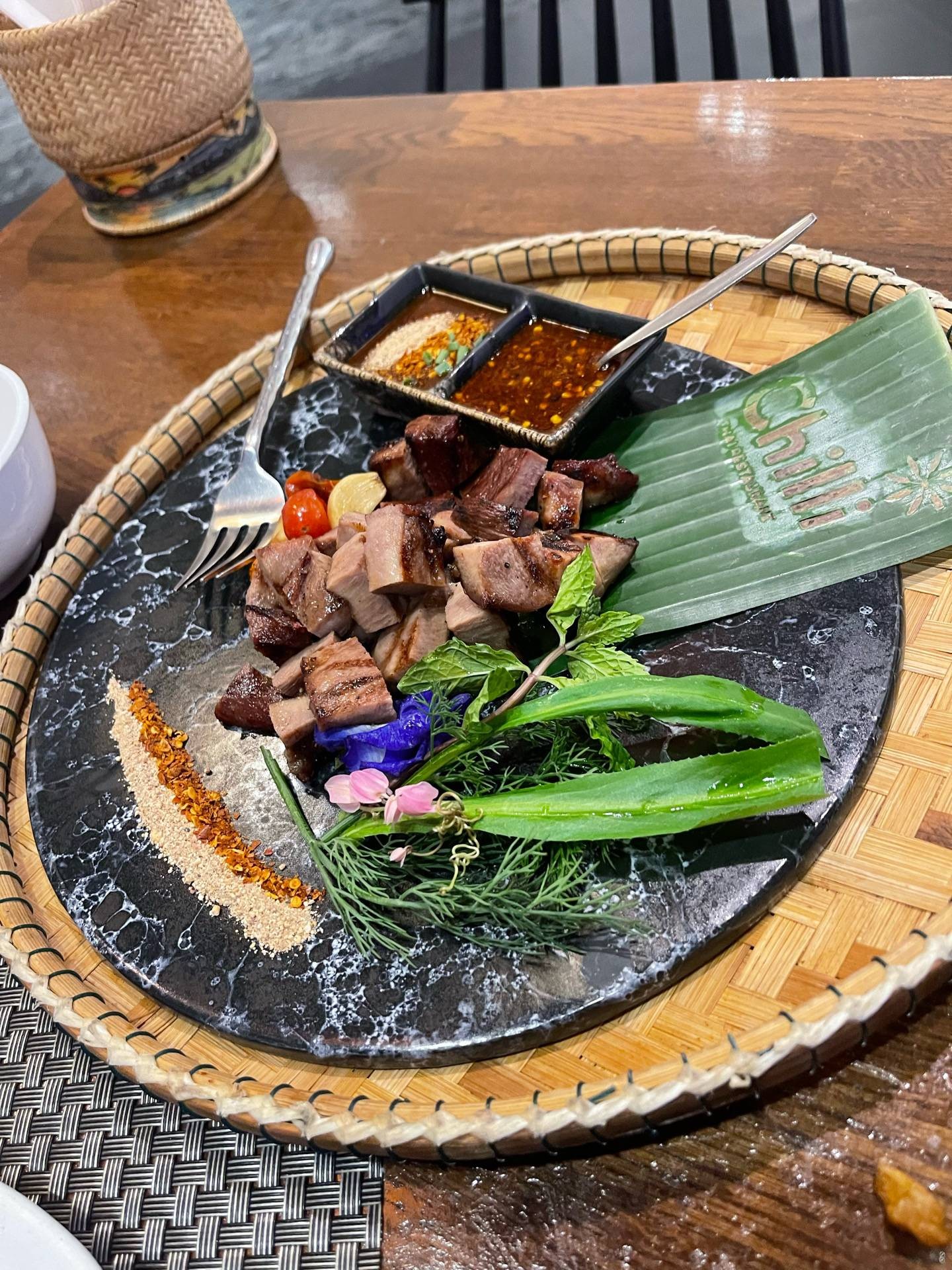 ลิ้นวัวย่าง ร้าน Chilli Thai Restaurant สยามพารากอน Wongnai