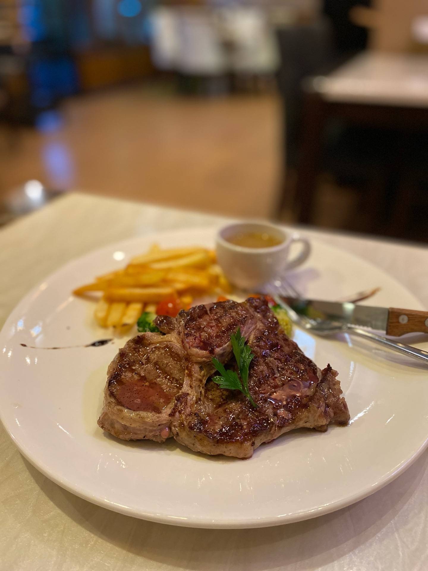 สเต็กเนื้อ ร้าน Wine Corner Bar & Bistro Trang