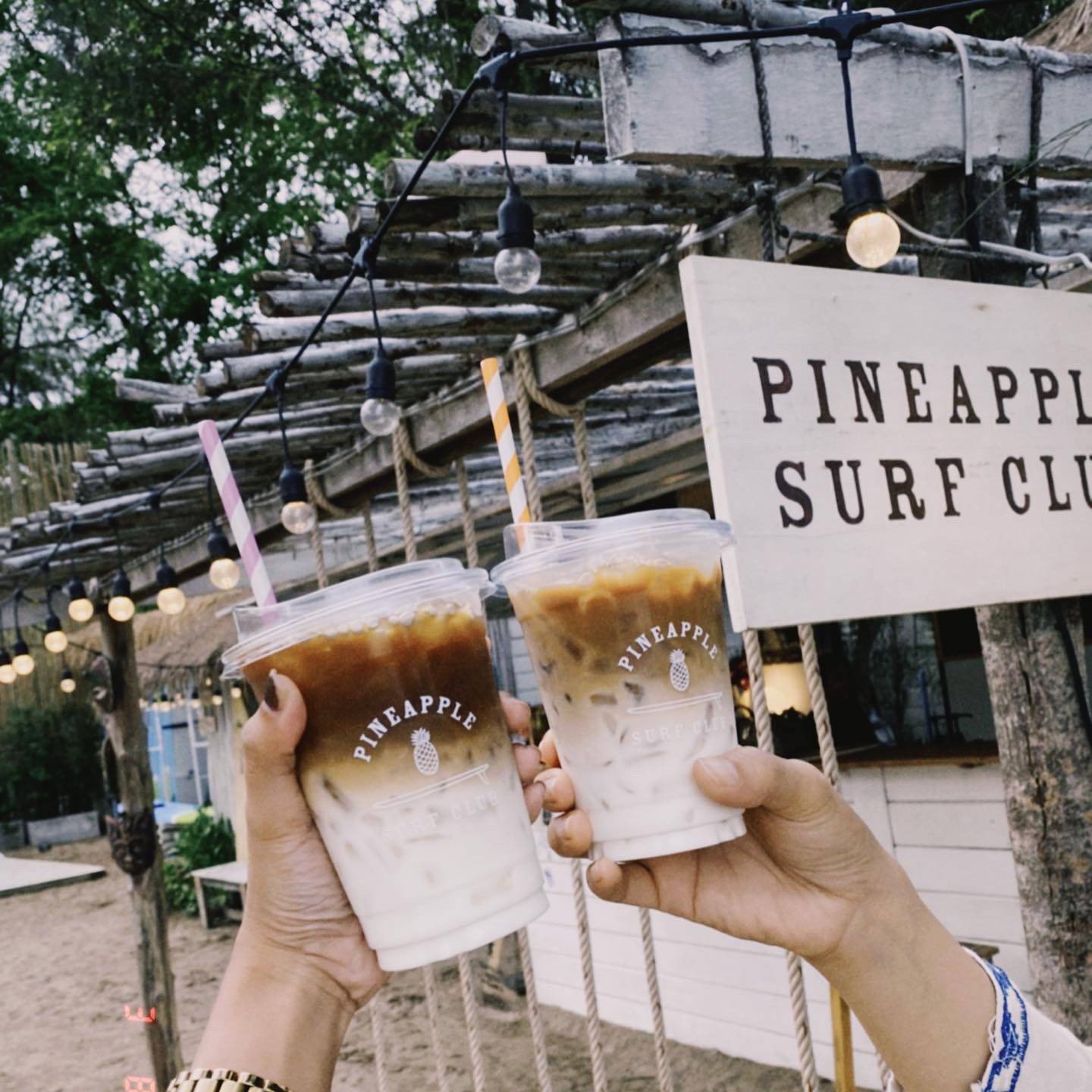 รีวิว Pineapple Surf Club คาเฟ่ฟิลกู๊ด มุมถ่ายรูปชิคๆค่าา