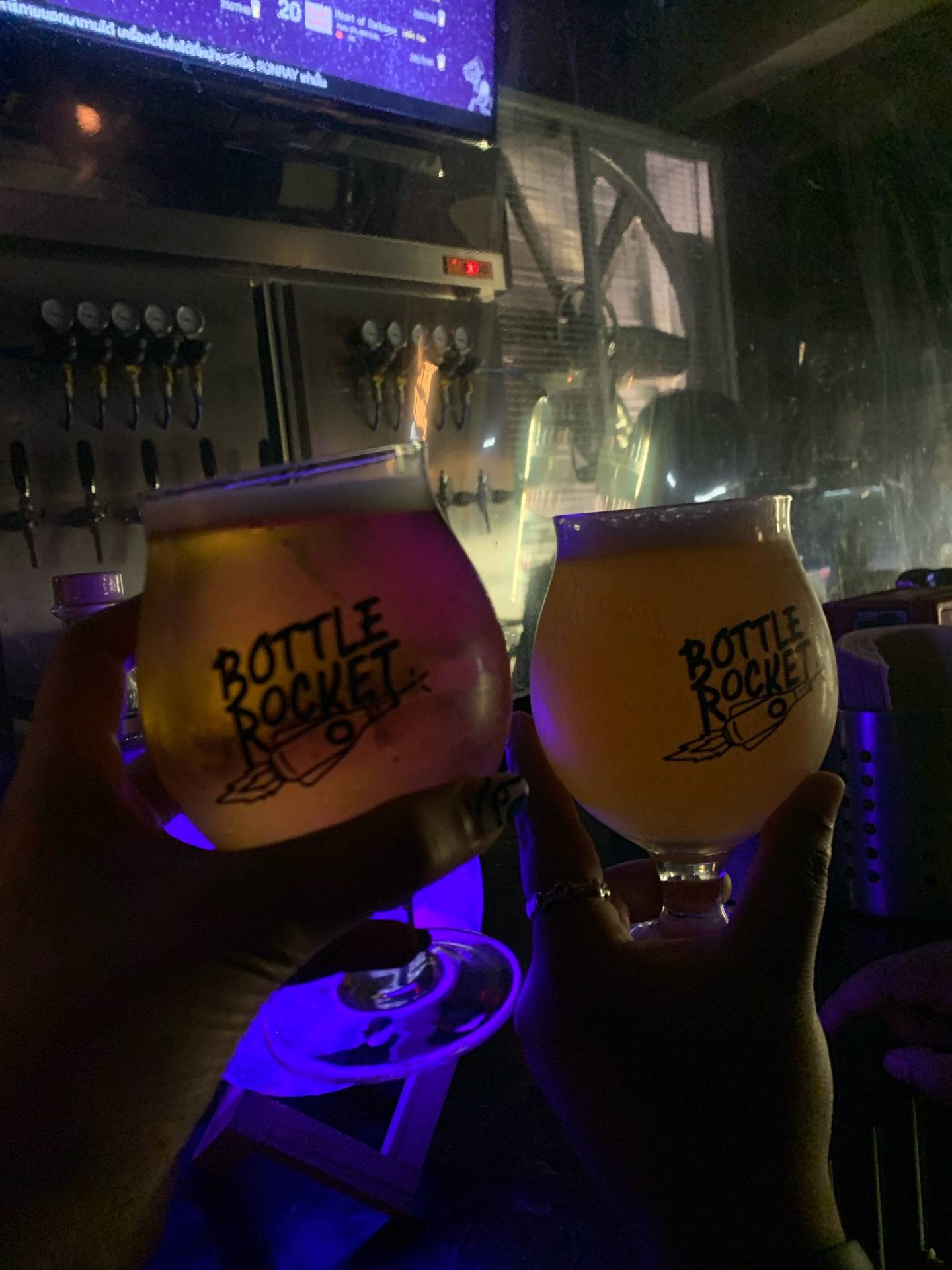 รูป Bottle rocket craft beer bar สนามเป้า