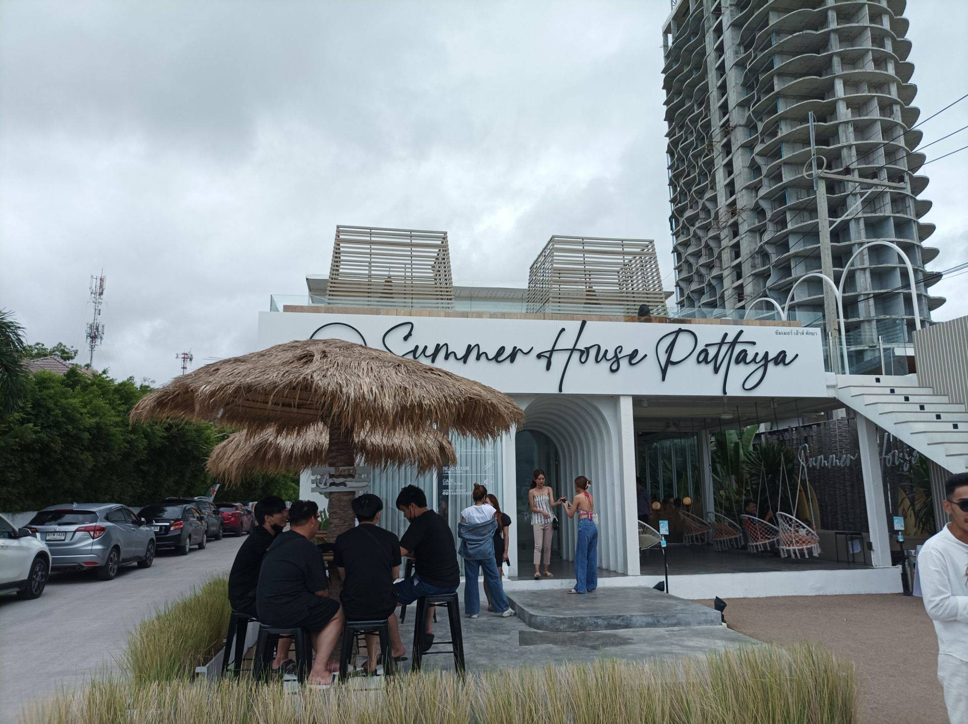 รีวิว Summer House Pattaya คาเฟ่ ริมหาดจอมเทียน