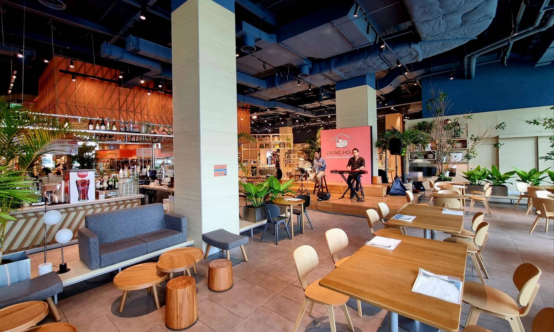 รูป "Living House" Co-Living & Eating Space centralwOrld