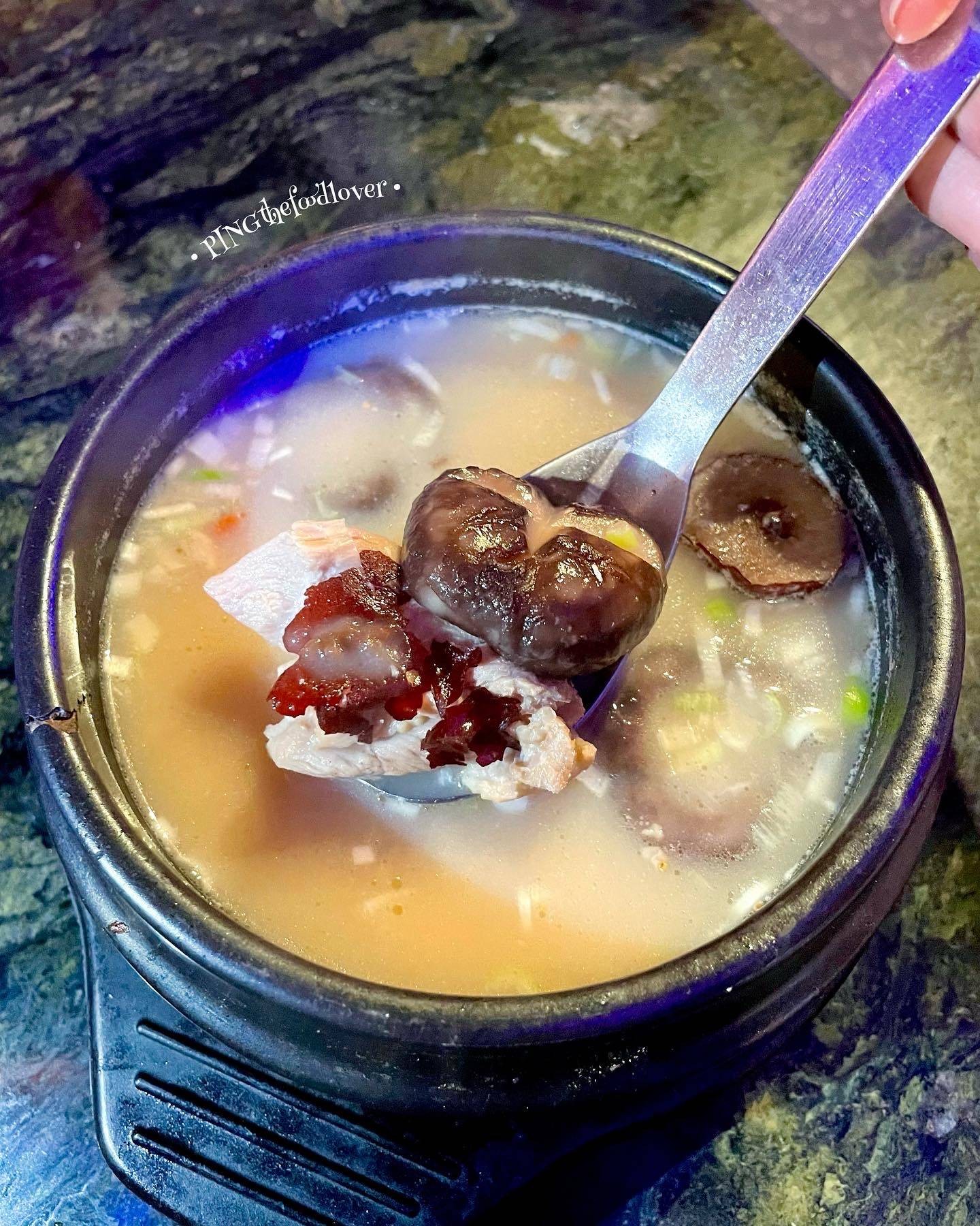 Chicken Hangover Soup • ซุปไก่ตุ๋นร้อนๆที่หอมและครบเครื่องมากๆ ทั้ง