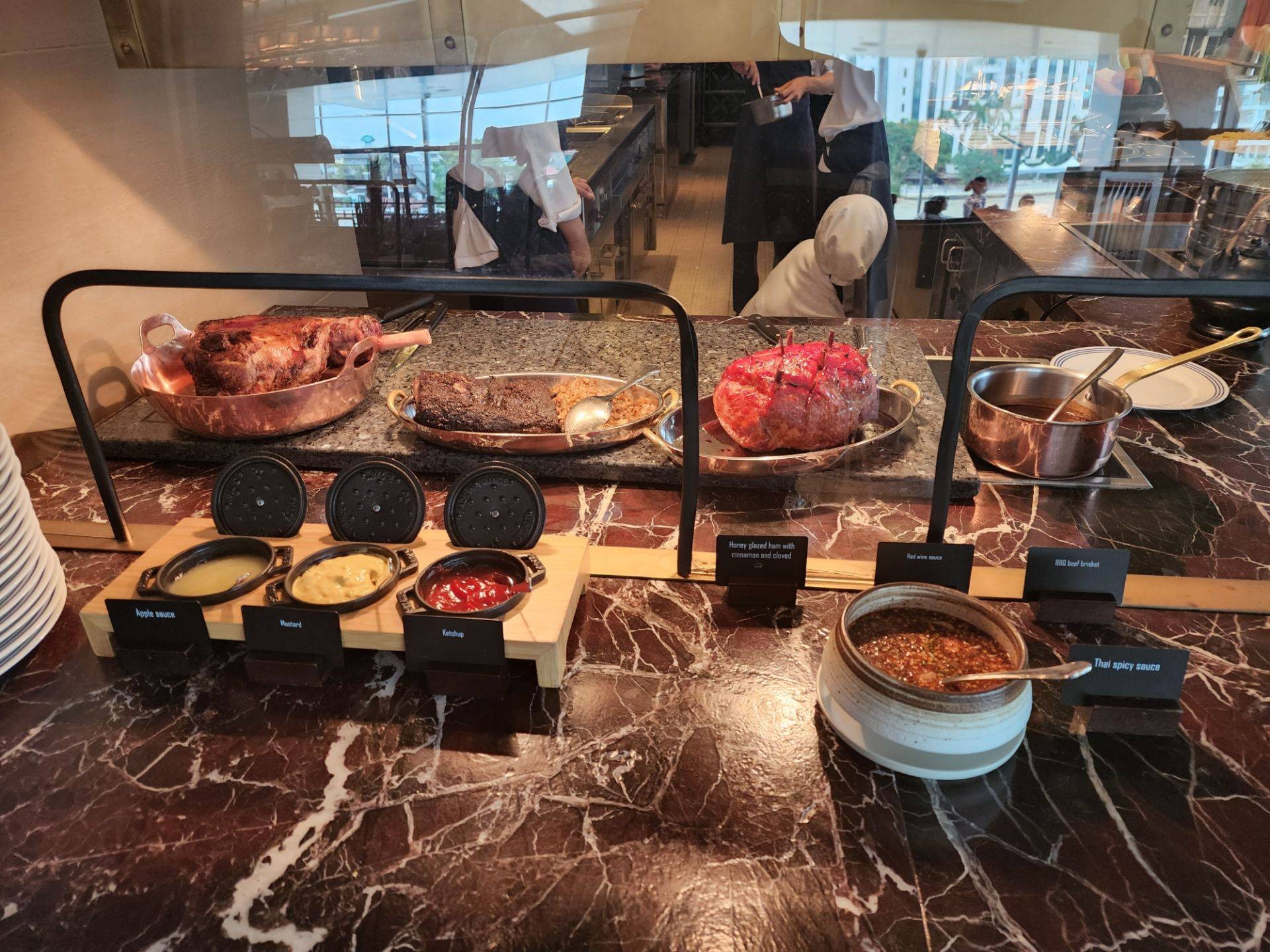 บุฟเฟ่ต์ อาหารกลางวัน ร้าน Lord Jim's Restaurant โรงแรมโอเรียนเต็ล