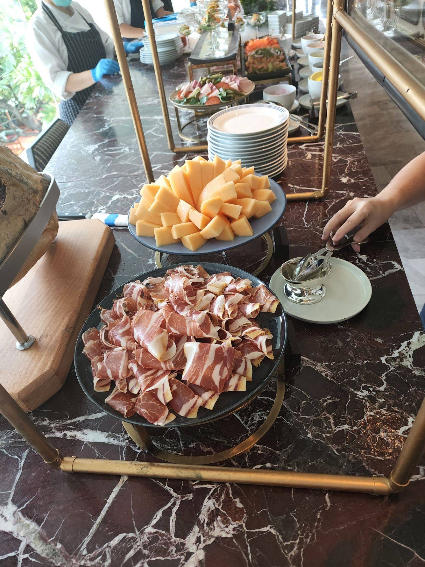 บุฟเฟ่ต์ อาหารกลางวัน ร้าน Lord Jim's Restaurant โรงแรมโอเรียนเต็ล